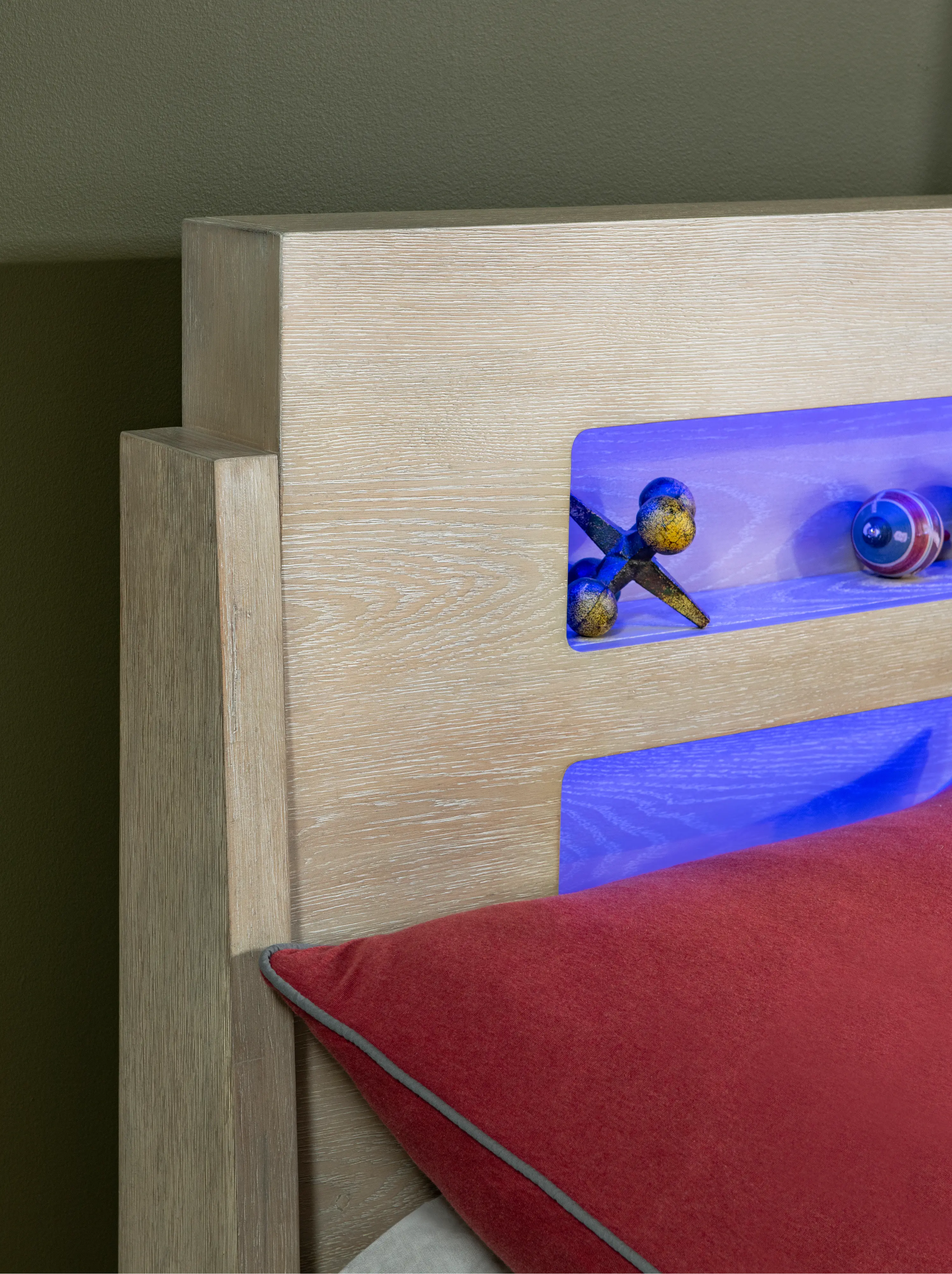 District Weathered Oak Twin Bed with Lights-9