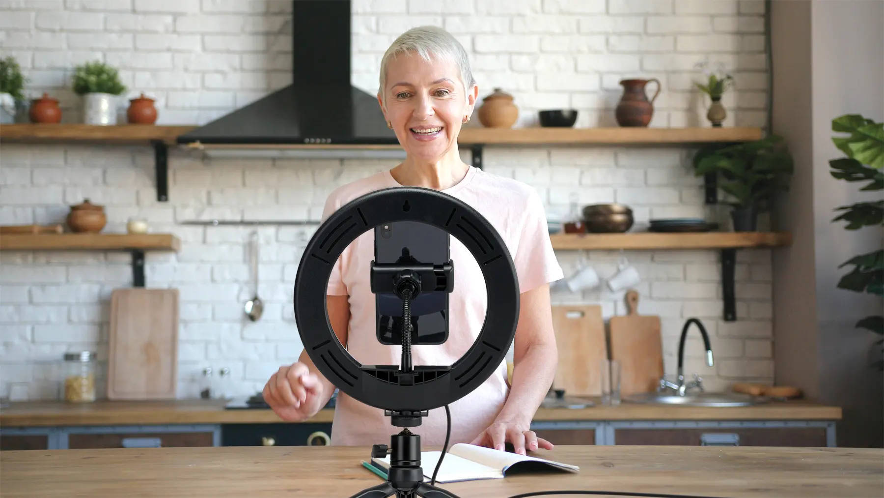 TPDL801B Vlogging Tripod with Light Ring-4