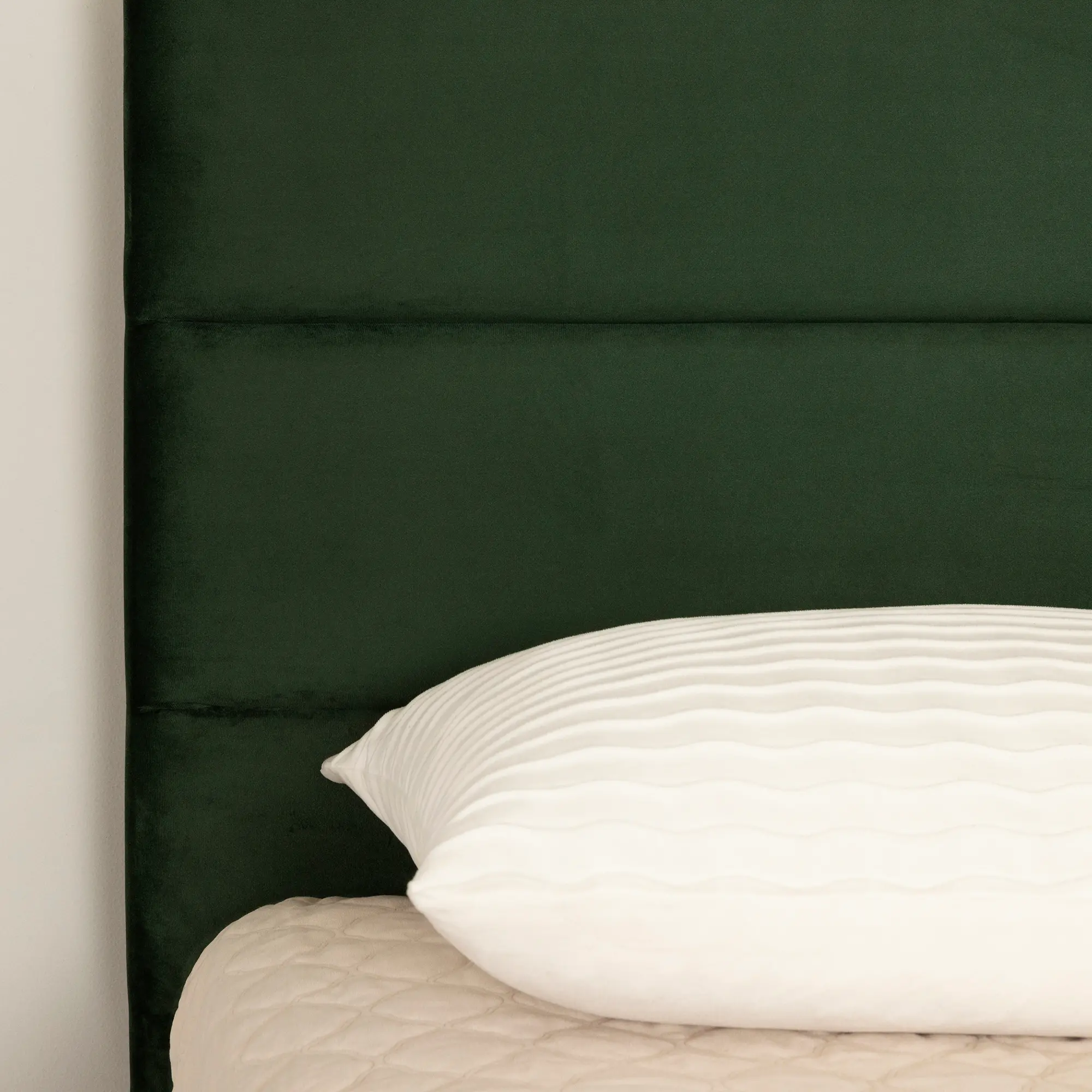 14055 Maliza Dark Green Queen Tufted Upholstered Platform Bed - South Shore-6
