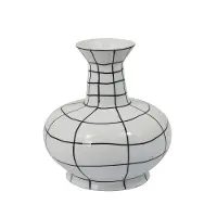 Ami 7  White and Black Vase