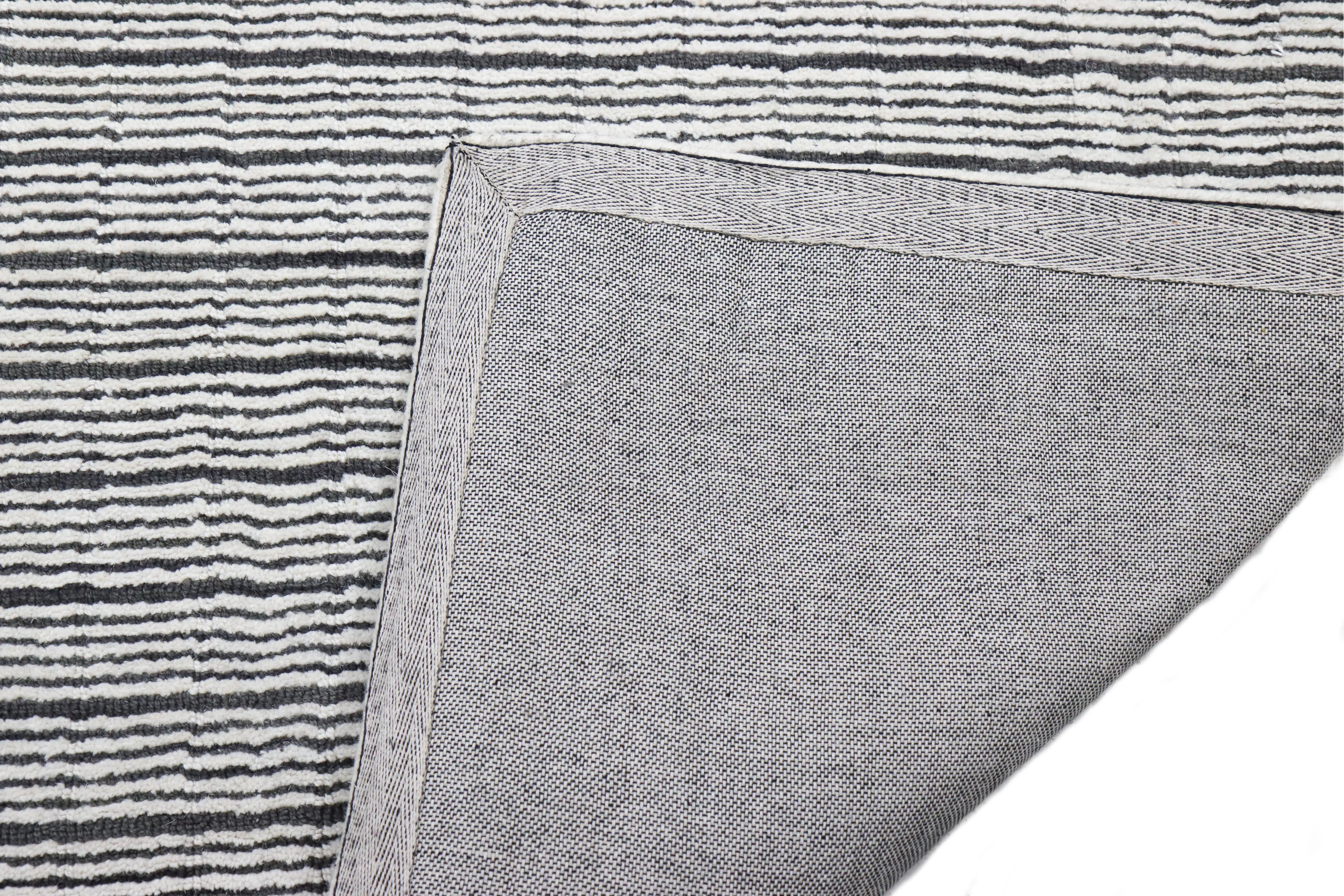 S176-IVGY-4X6-ALM215 Jaylah Ivory and Gray Wool 4 x 6 Area Rug-4