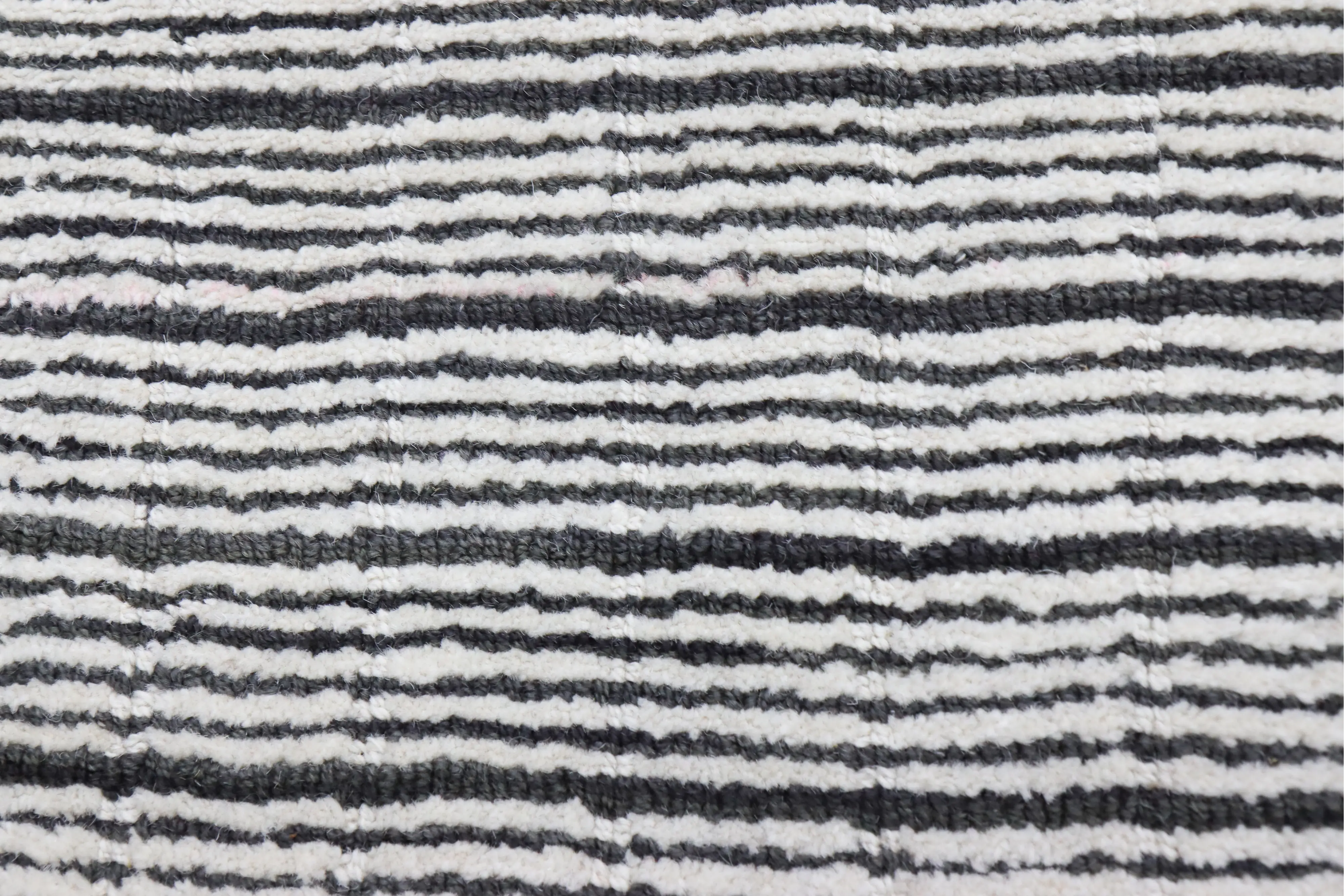 S176-IVGY-4X6-ALM215 Jaylah Ivory and Gray Wool 4 x 6 Area Rug-5