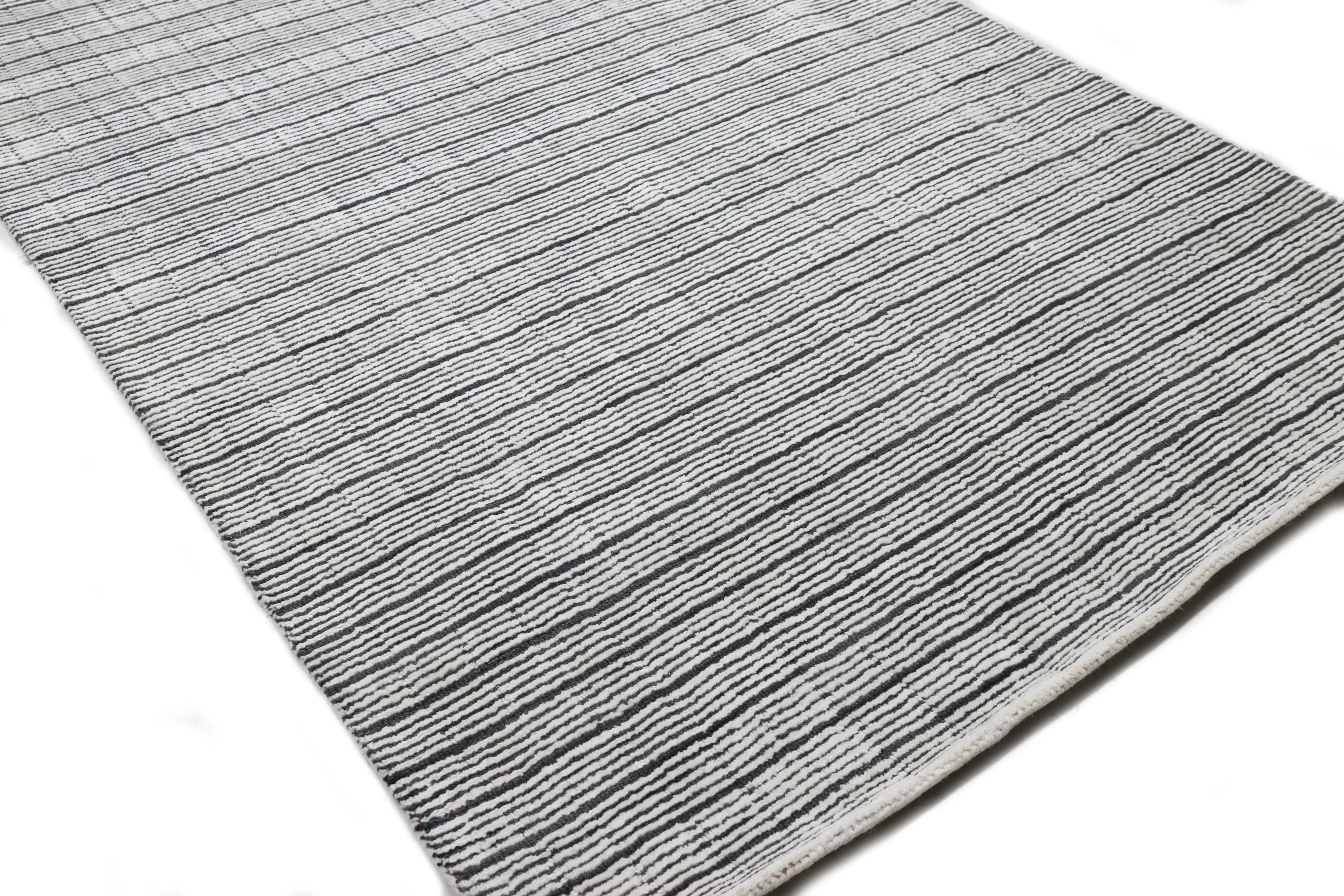 S176-IVGY-5X8-ALM215 Jaylah Ivory and Gray Wool 5 x 8 Area Rug-3