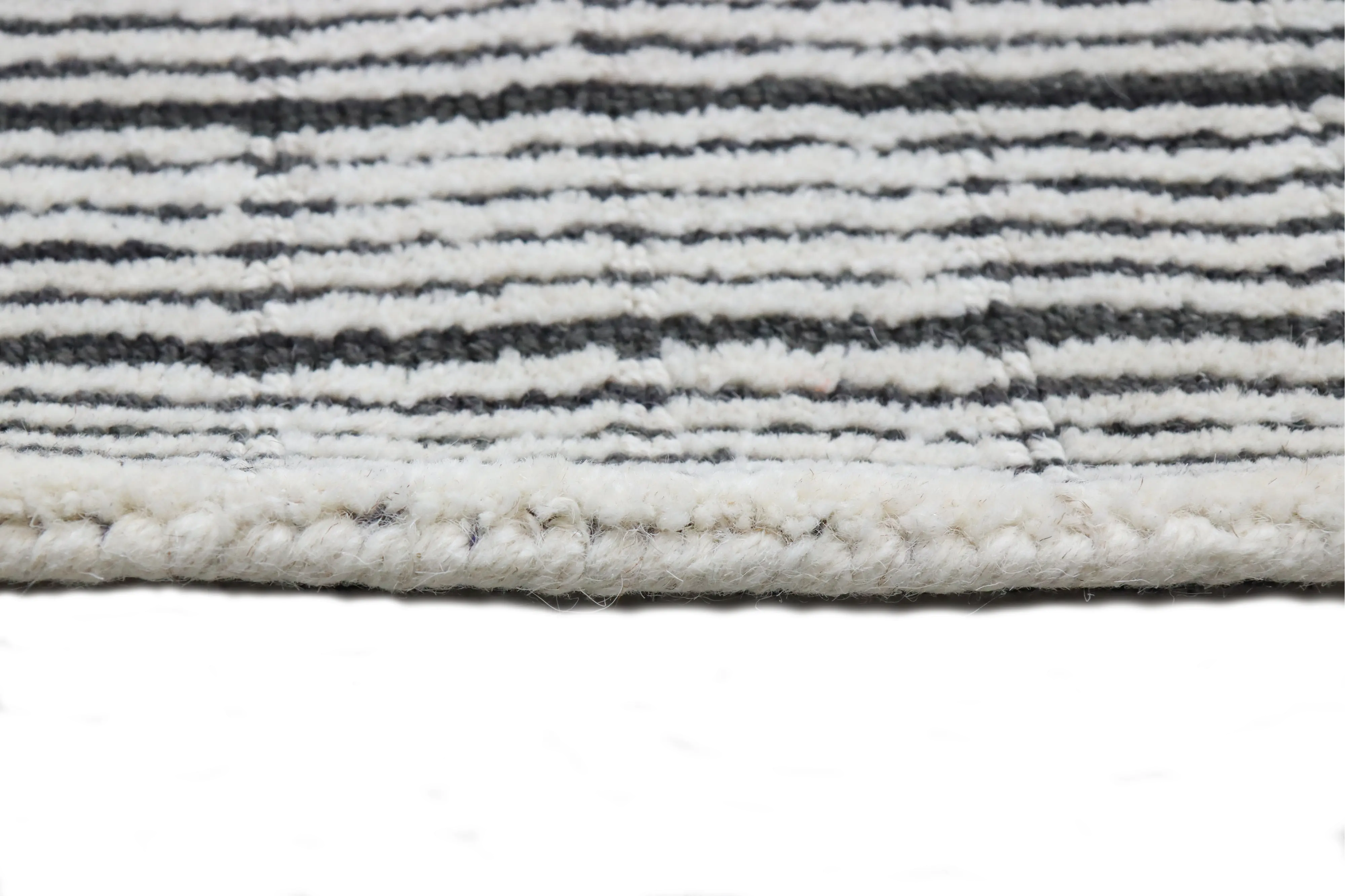 S176-IVGY-5X8-ALM215 Jaylah Ivory and Gray Wool 5 x 8 Area Rug-6