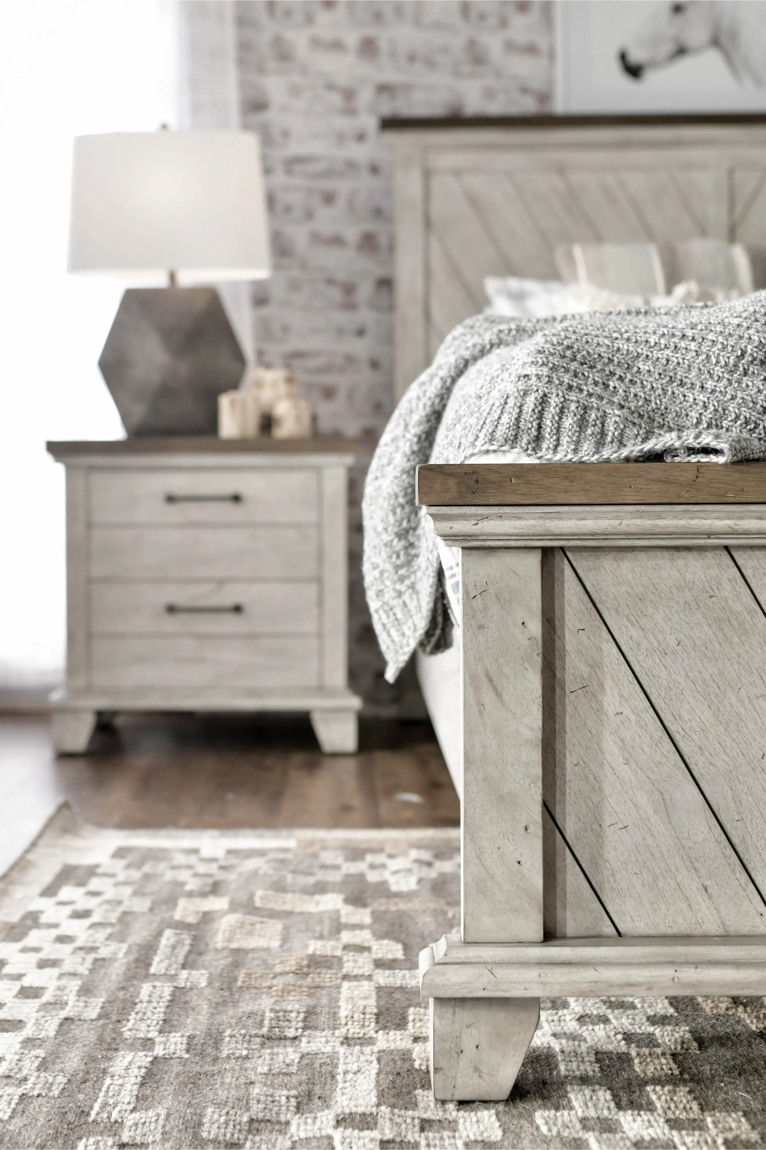 Bear Creek White 4 Piece Queen Bedroom Set-3