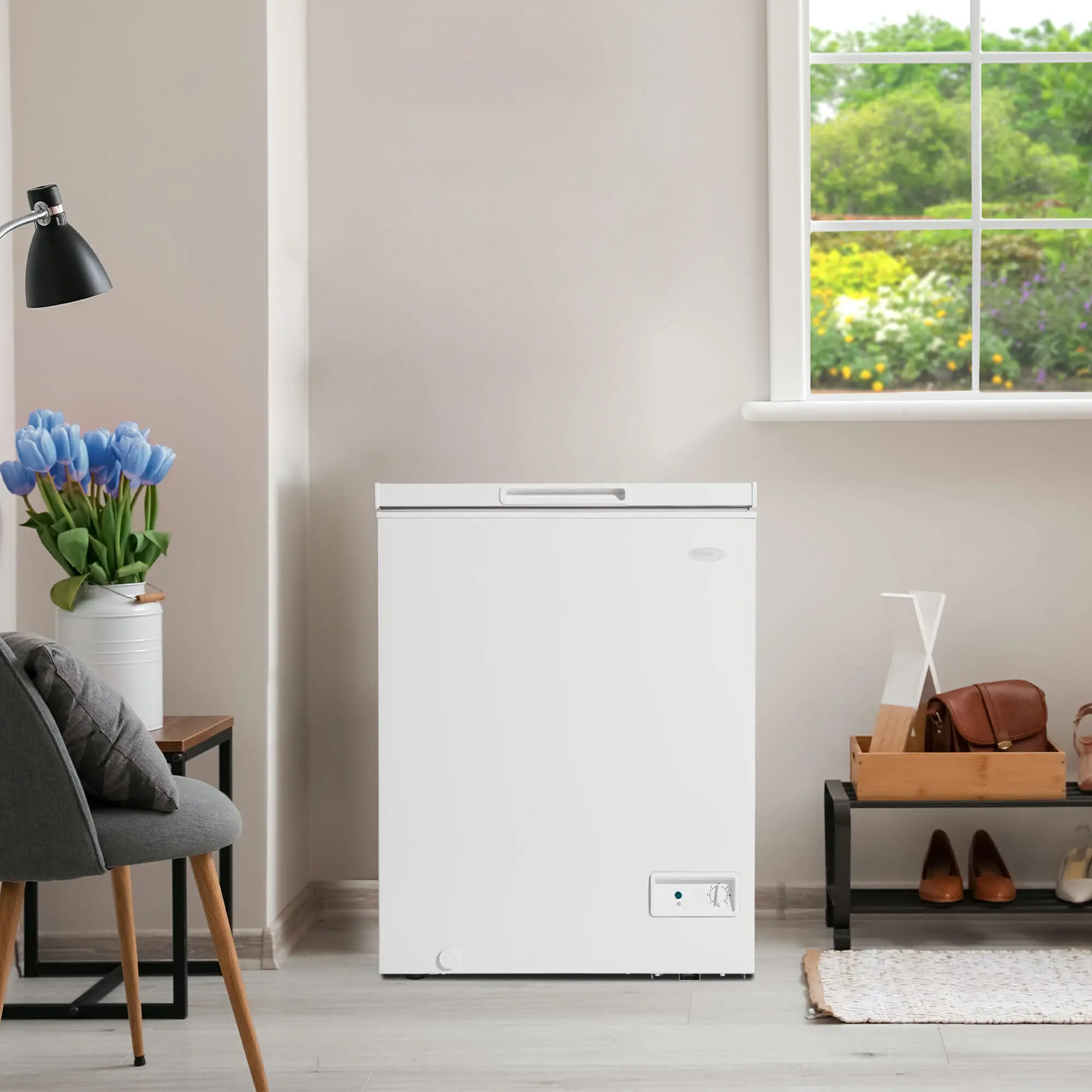 DCF050A6WM Danby Diplomat 5.0 cu ft Square Chest Freezer - White-11