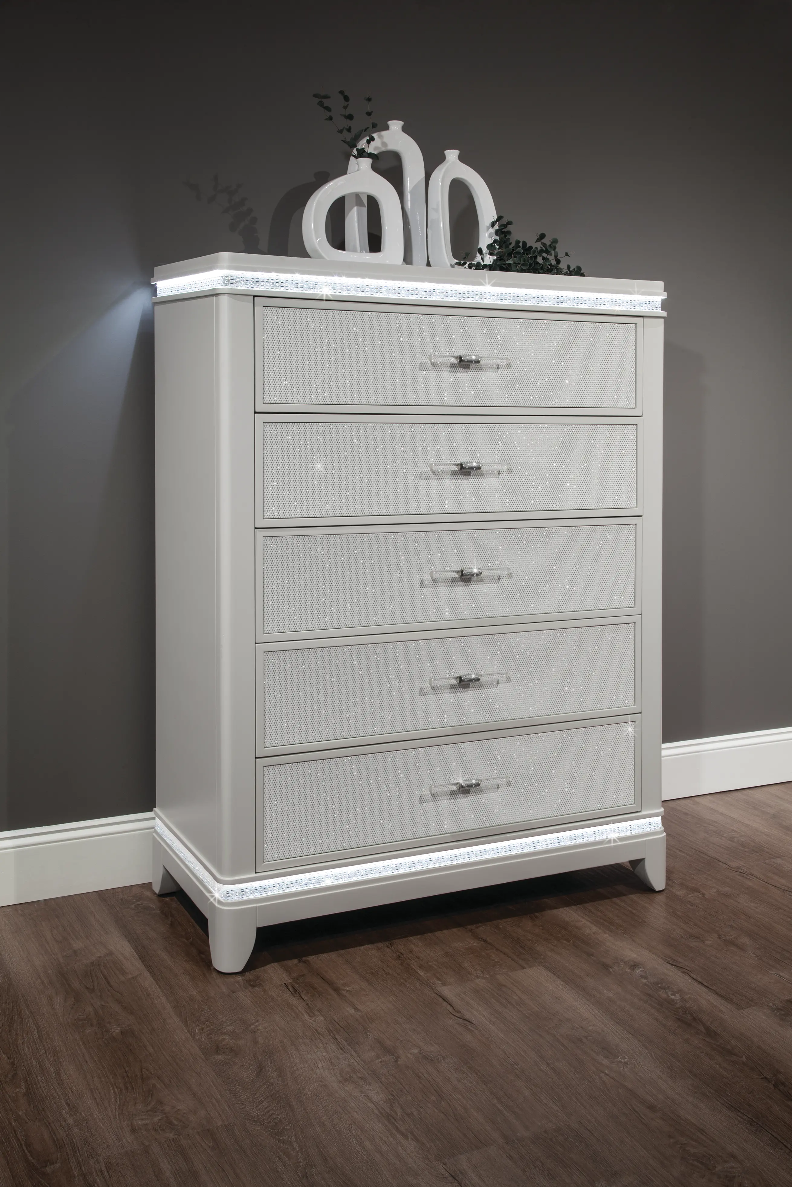 Celesta 80 Low chest ホワイト 5段チェスト Celeste Sparkle White Chest of Drawers | RC Willey