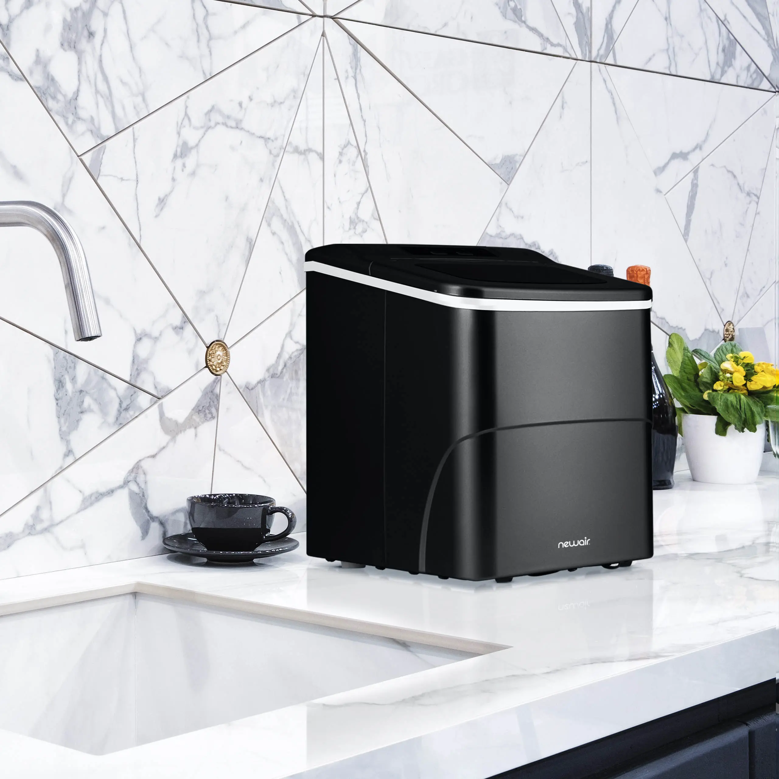 NIM026MB00 NewAir Matte Black Countertop Ice Maker-6