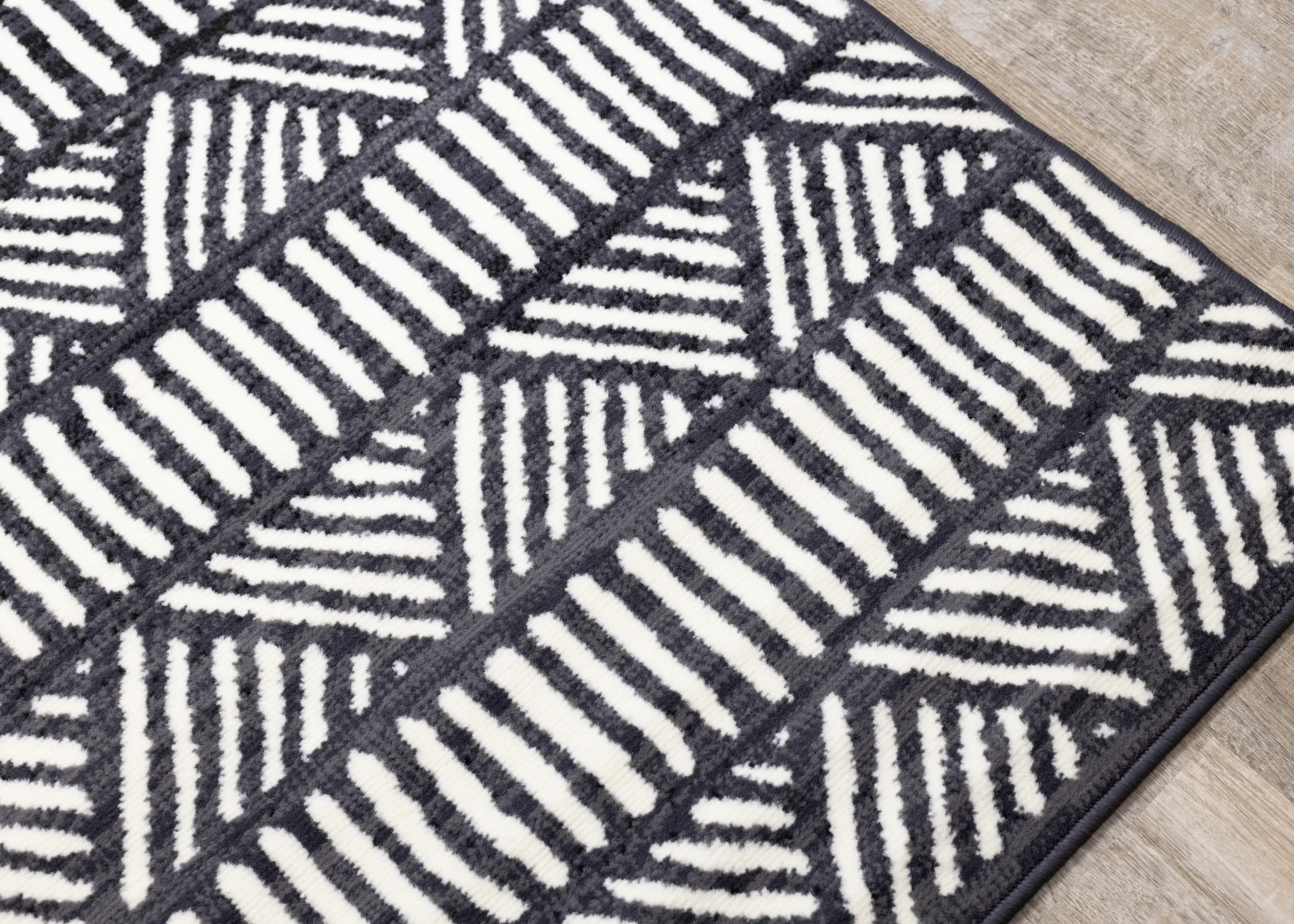 Faira Grey & White Tribal 4 x 6 Area Rug-6
