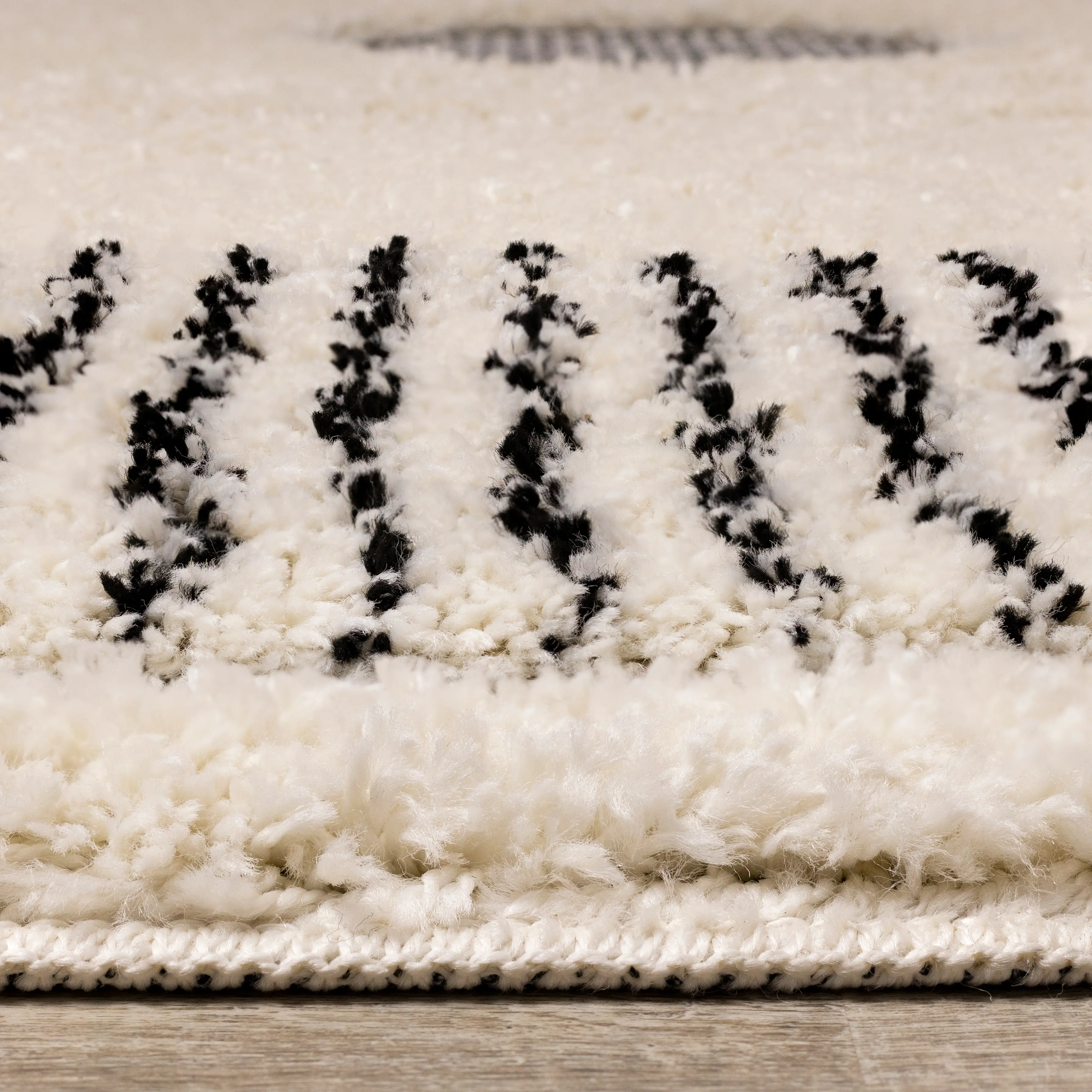 Novato Cream & Black 5 x 8 Geometric Area Rug-5