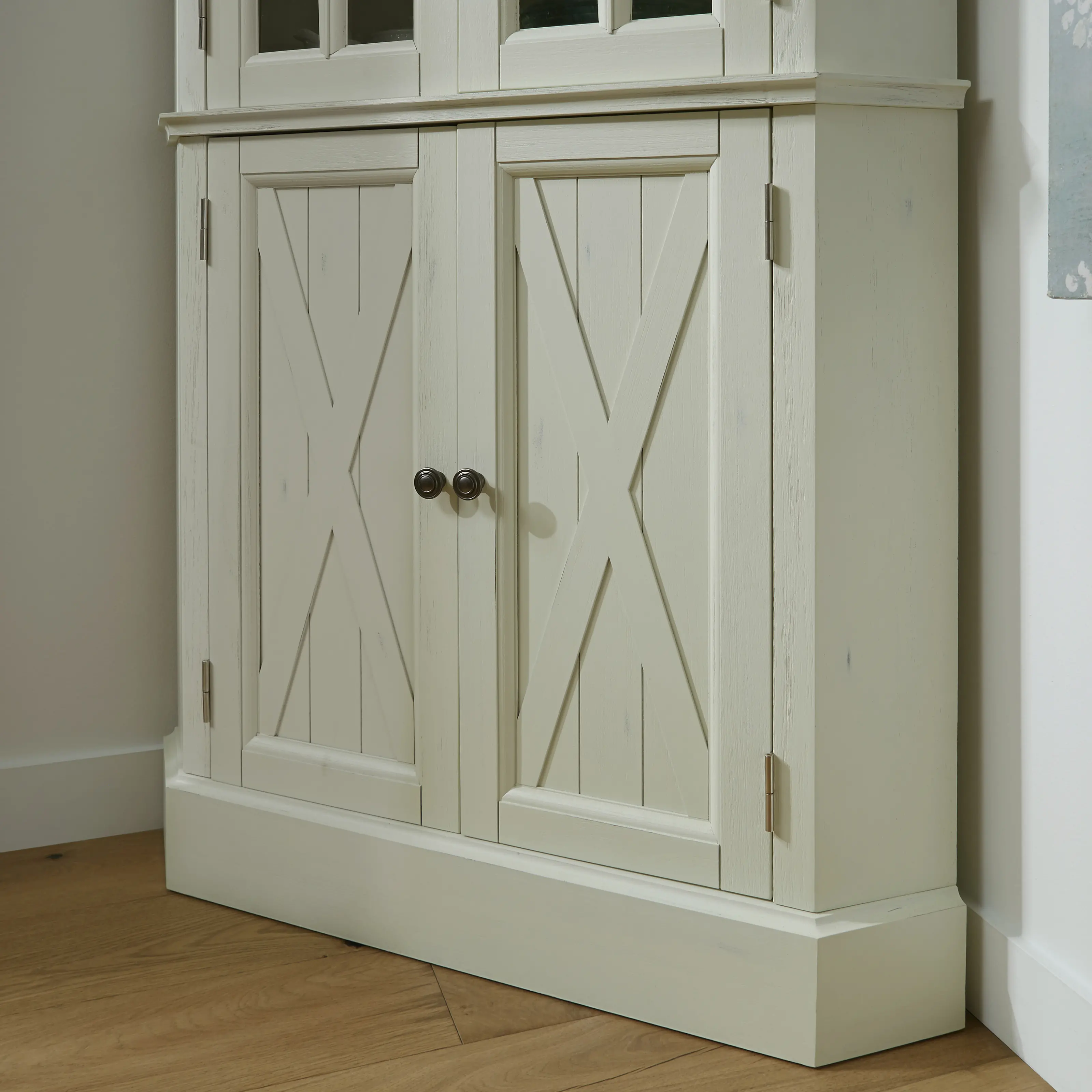 5523-68 Seaside Lodge Off-White Corner China Cabinet-6