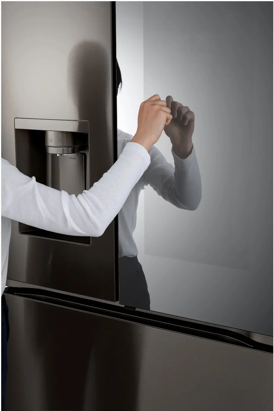 LRYKC2606D LG 26 cu ft InstaView® French Door Refrigerator - Counter Depth Black Stainless Steel-2