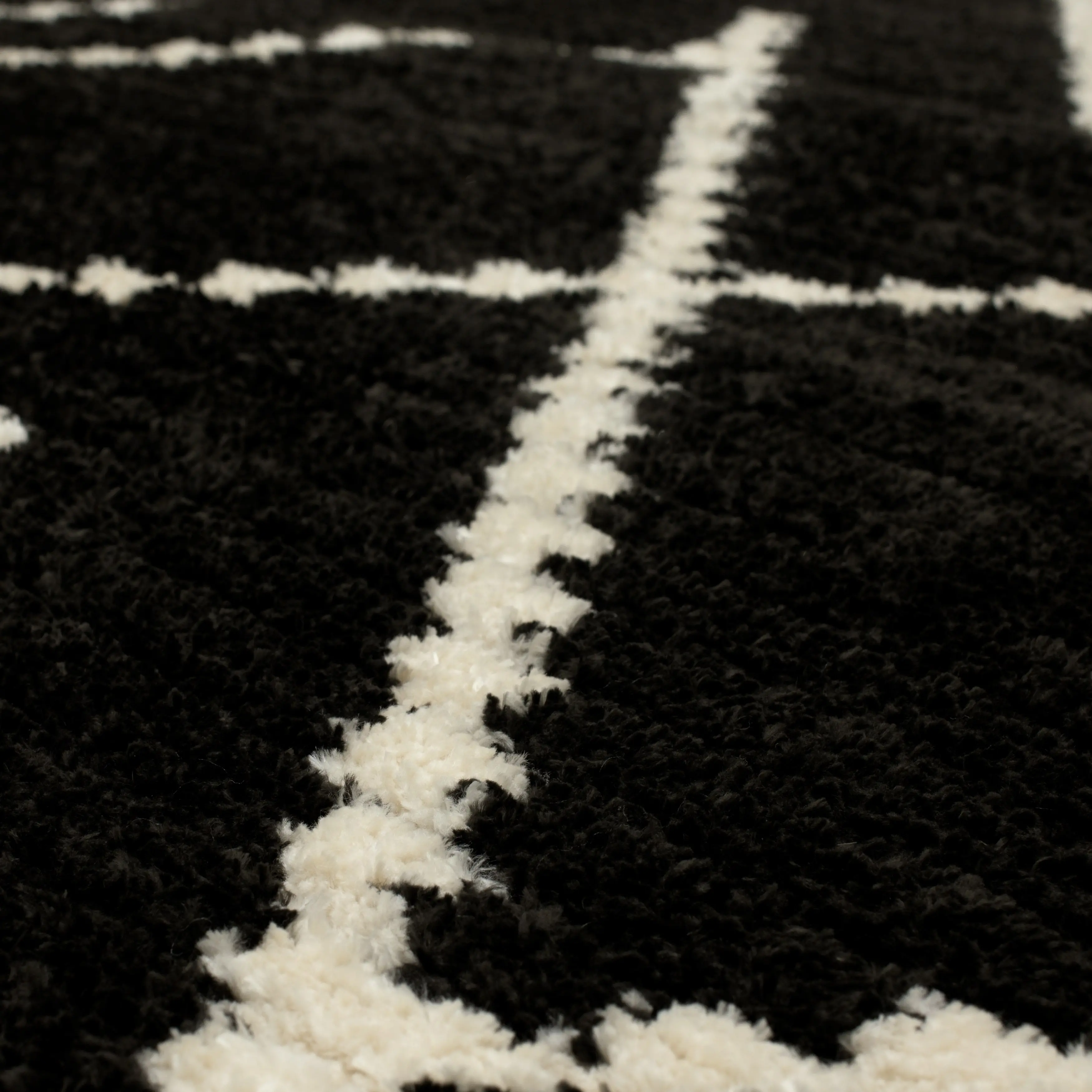 R1128-639/8X10-RUG Traverse 8 x 10 Intersection Black Area Rug-3