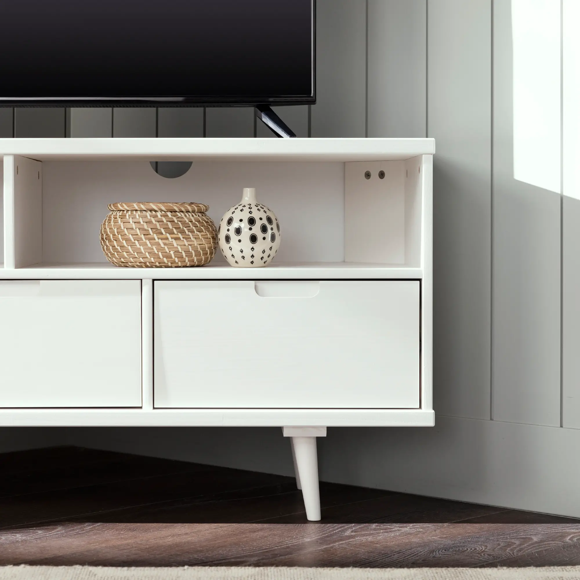W52IV3DCRNWH Ivy Mid Century 52  White Corner TV Stand-5