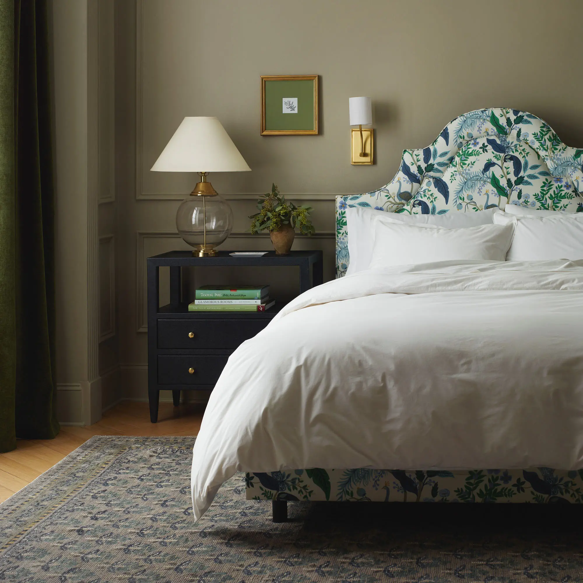 182BEDRPCPCBLWHLCB Rifle Paper Co. Marion Blue Peacock Queen Bed-3