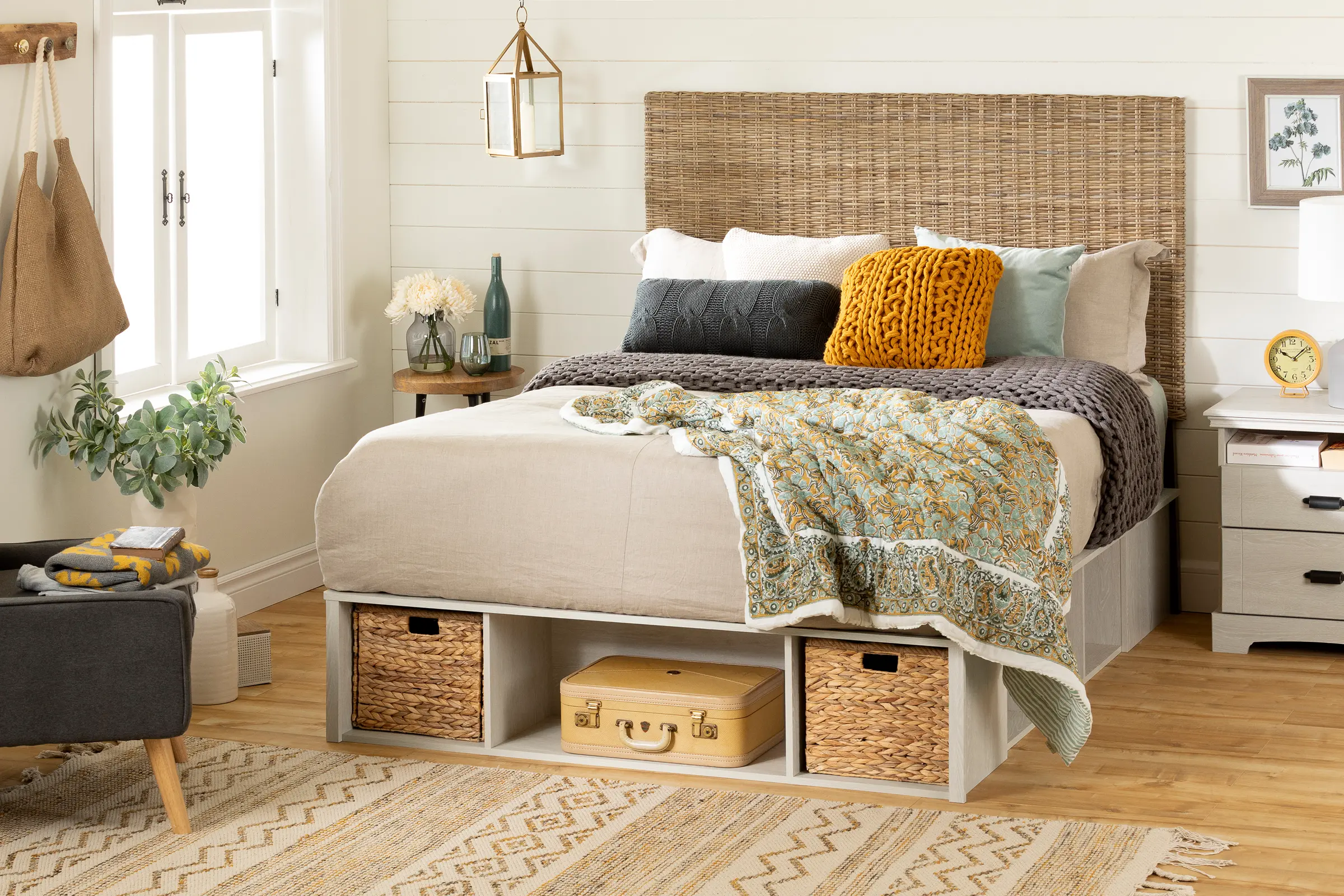 15484 Avilla Queen Storage Bed with Rattan Headboard-3