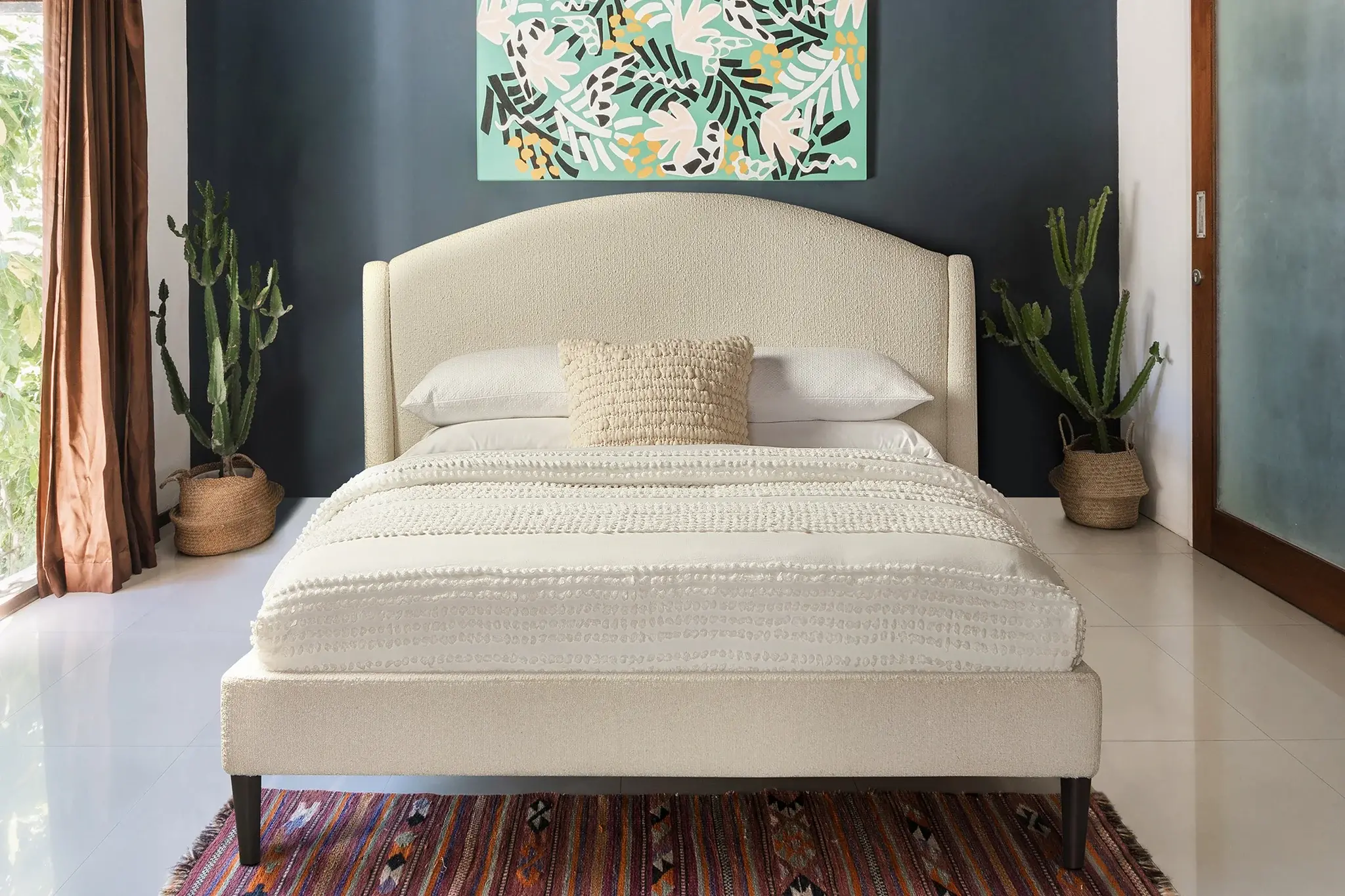 Crescent Snow White Queen Upholstered Bed-2