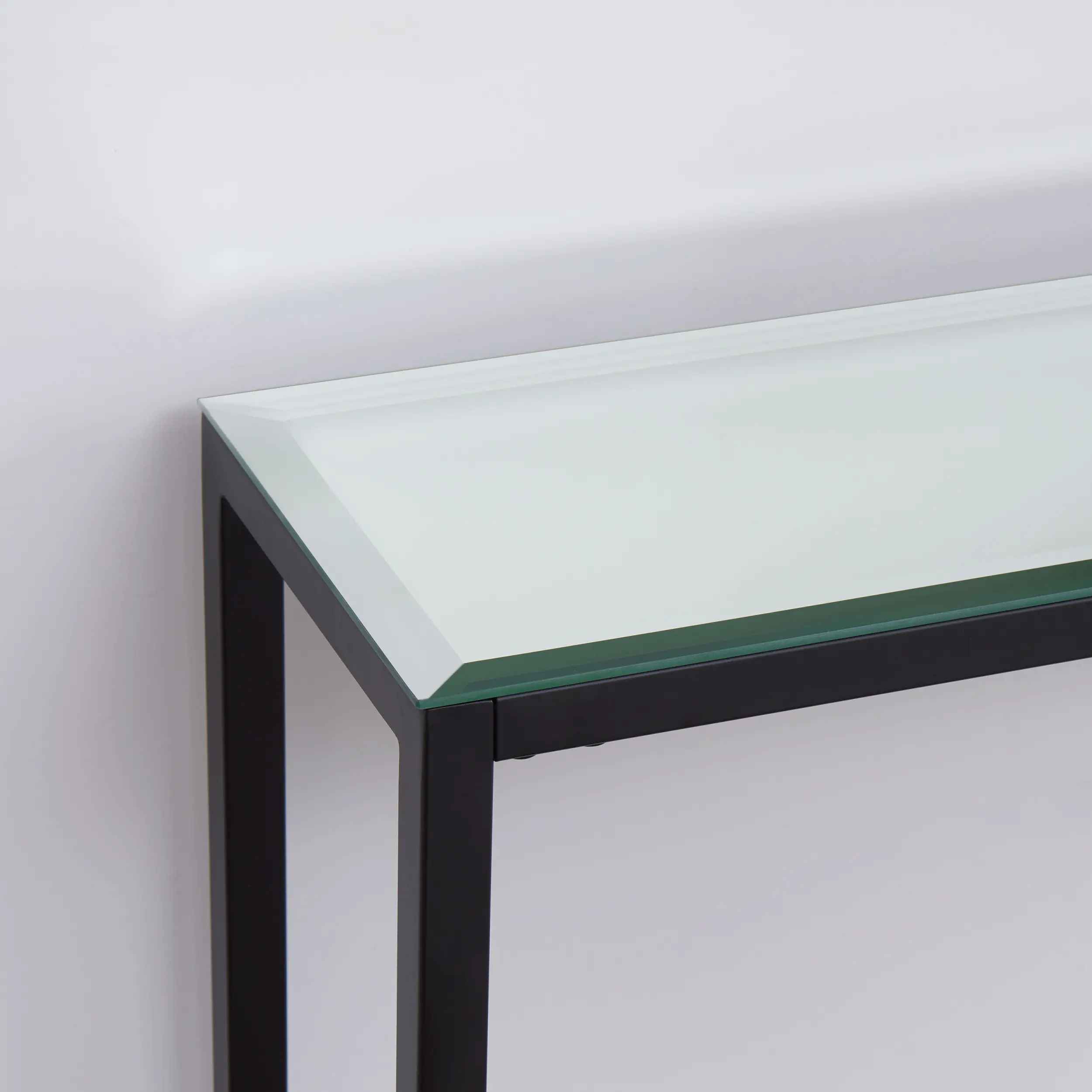 CM9596 Darrin Long Black Console Table with Mirrored Top-9