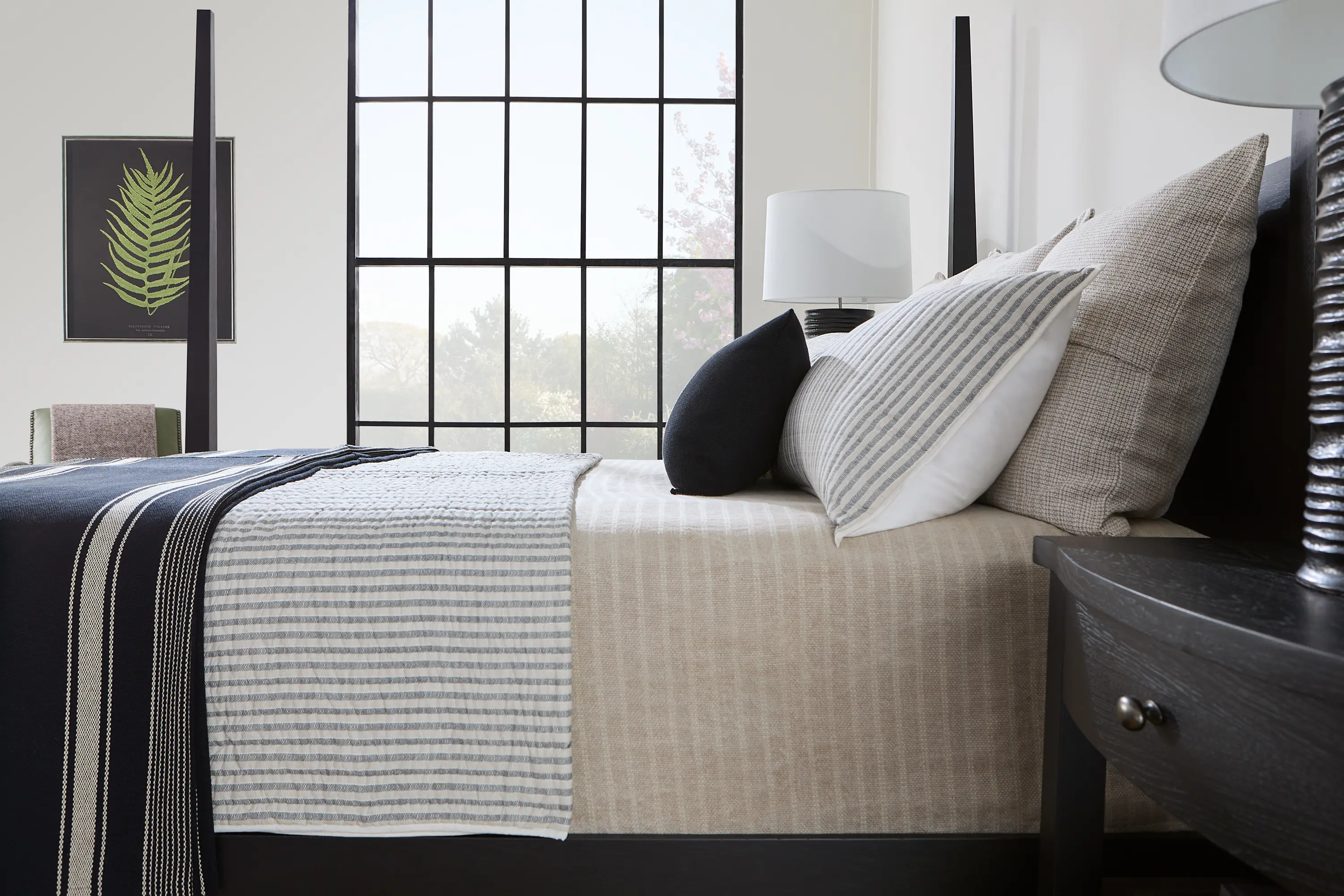 Monticello Black Queen Poster Bed-3