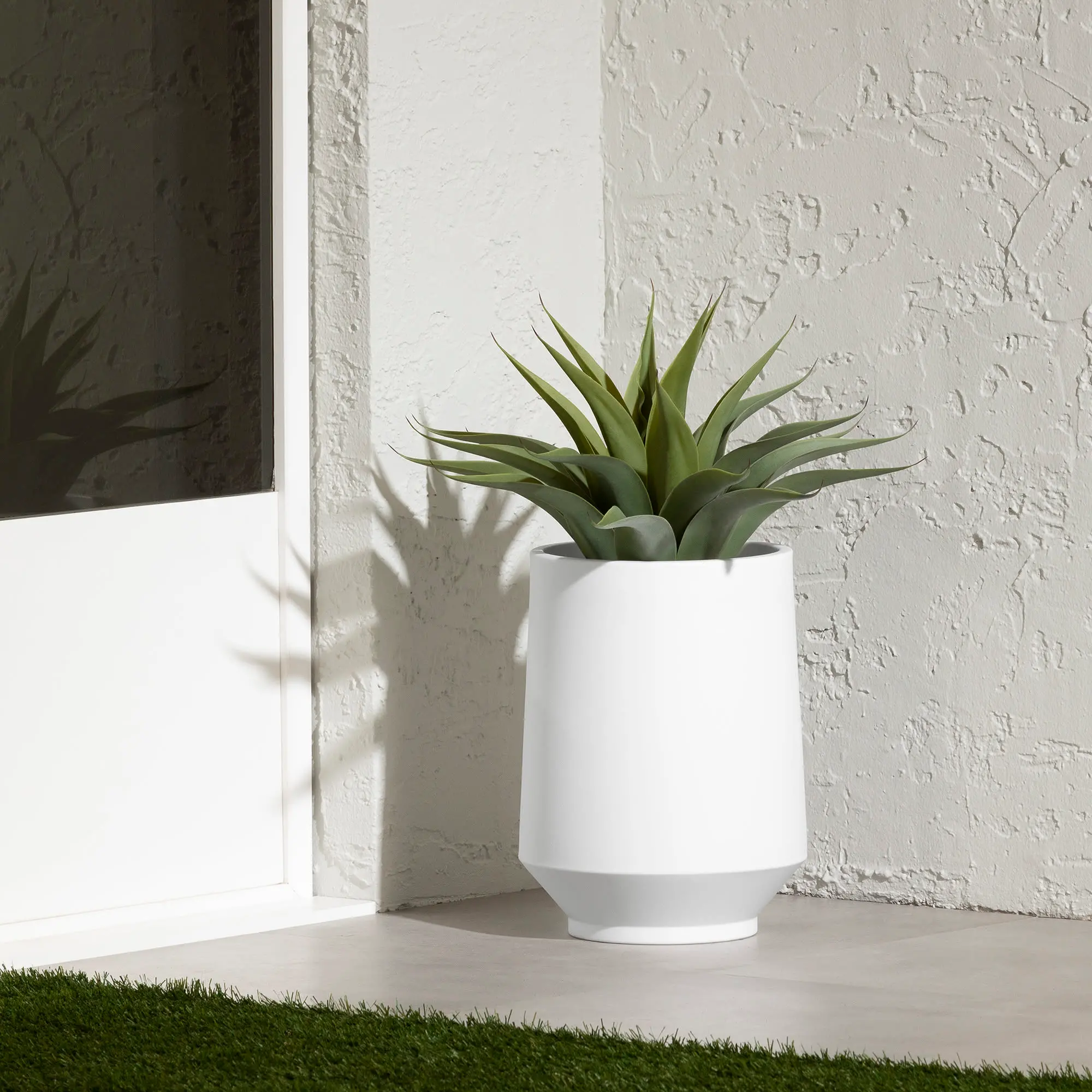 15004 Dalya White 16  Outdoor Planter-2