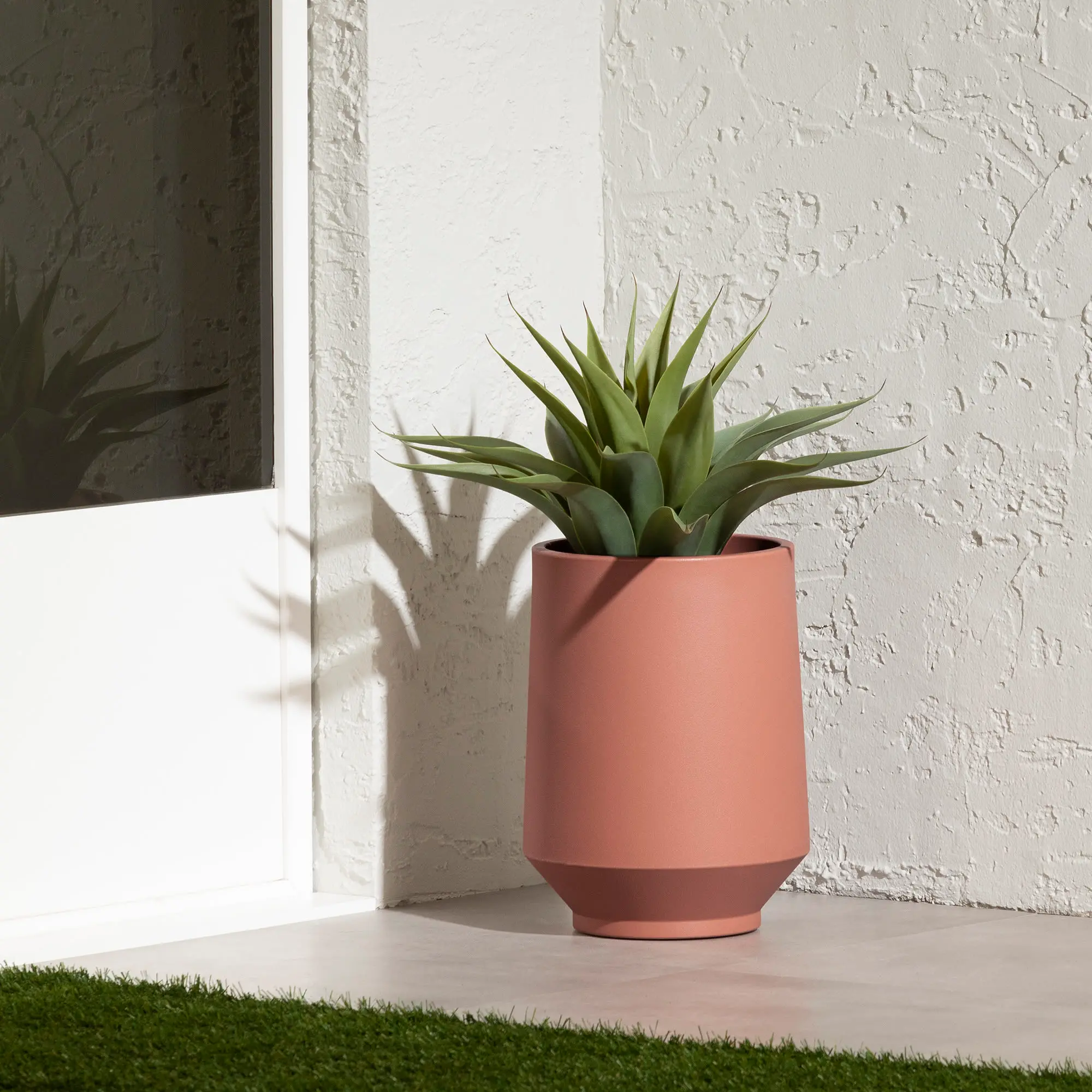 15008 Dalya Burnt Orange 16  Outdoor Planter-2