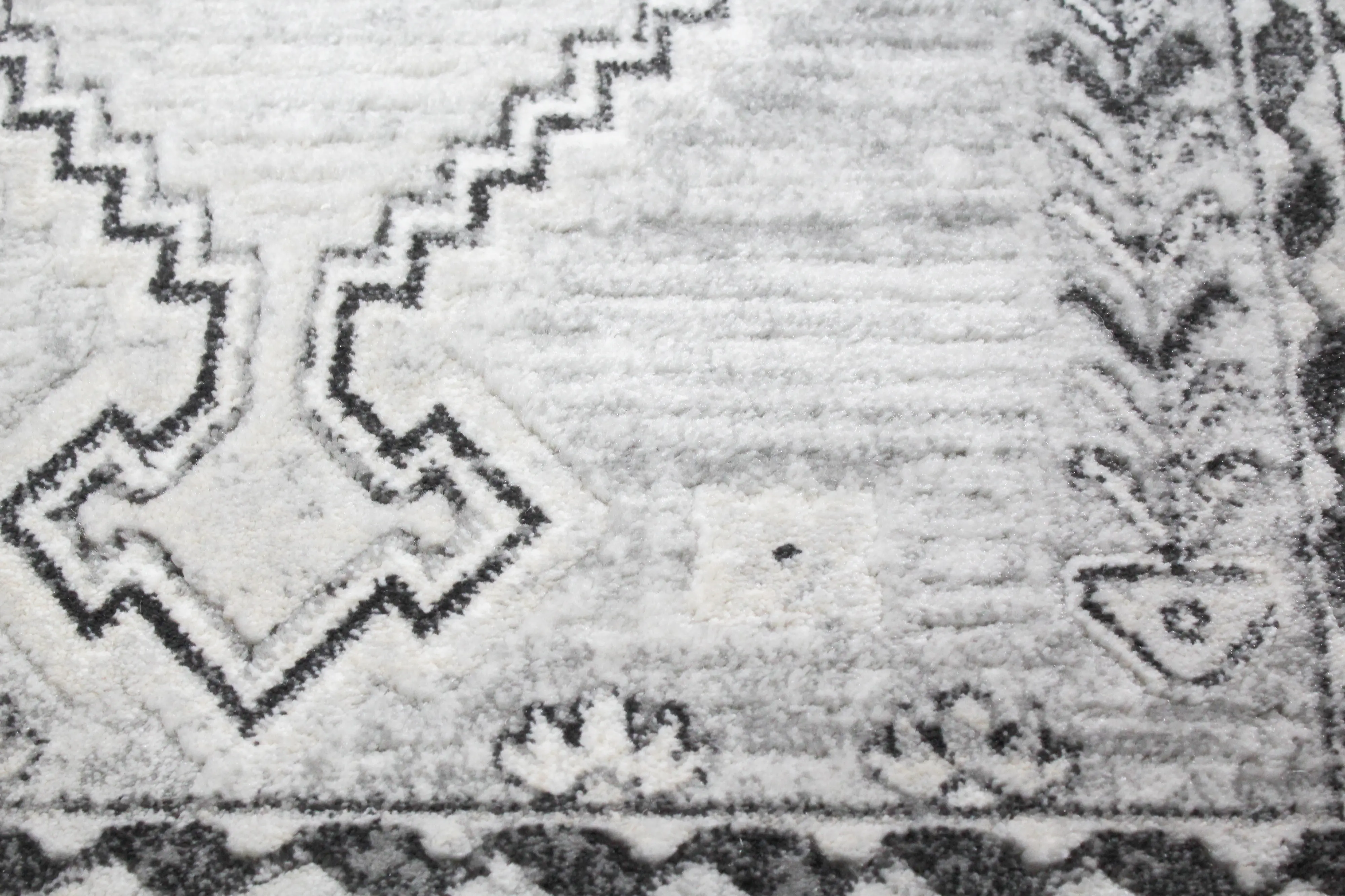 S231-CHAR-4X6-SE1001 Sierra 4 x 6 Luna Charcoal Area Rug-5