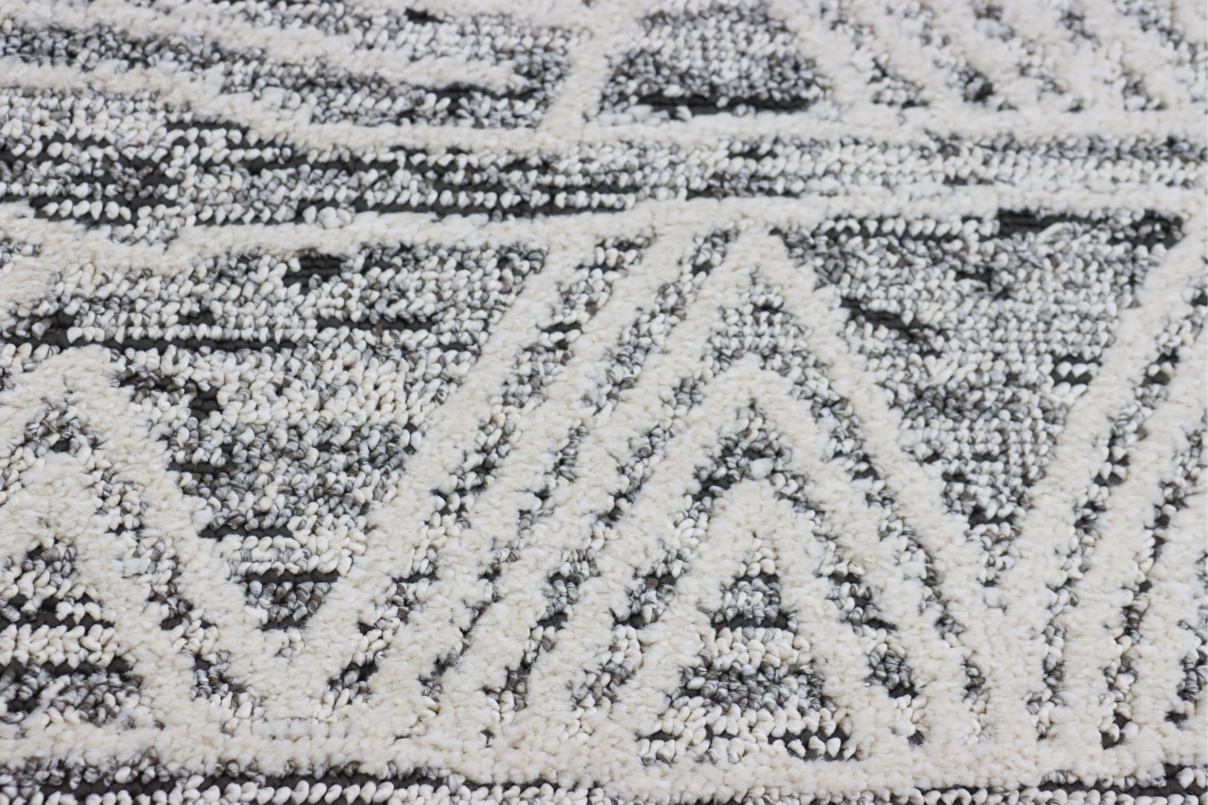 M152-IVCHAR-4X6-MTK202 Montauk 4 x 6 Bryson Gray Area Rug-6