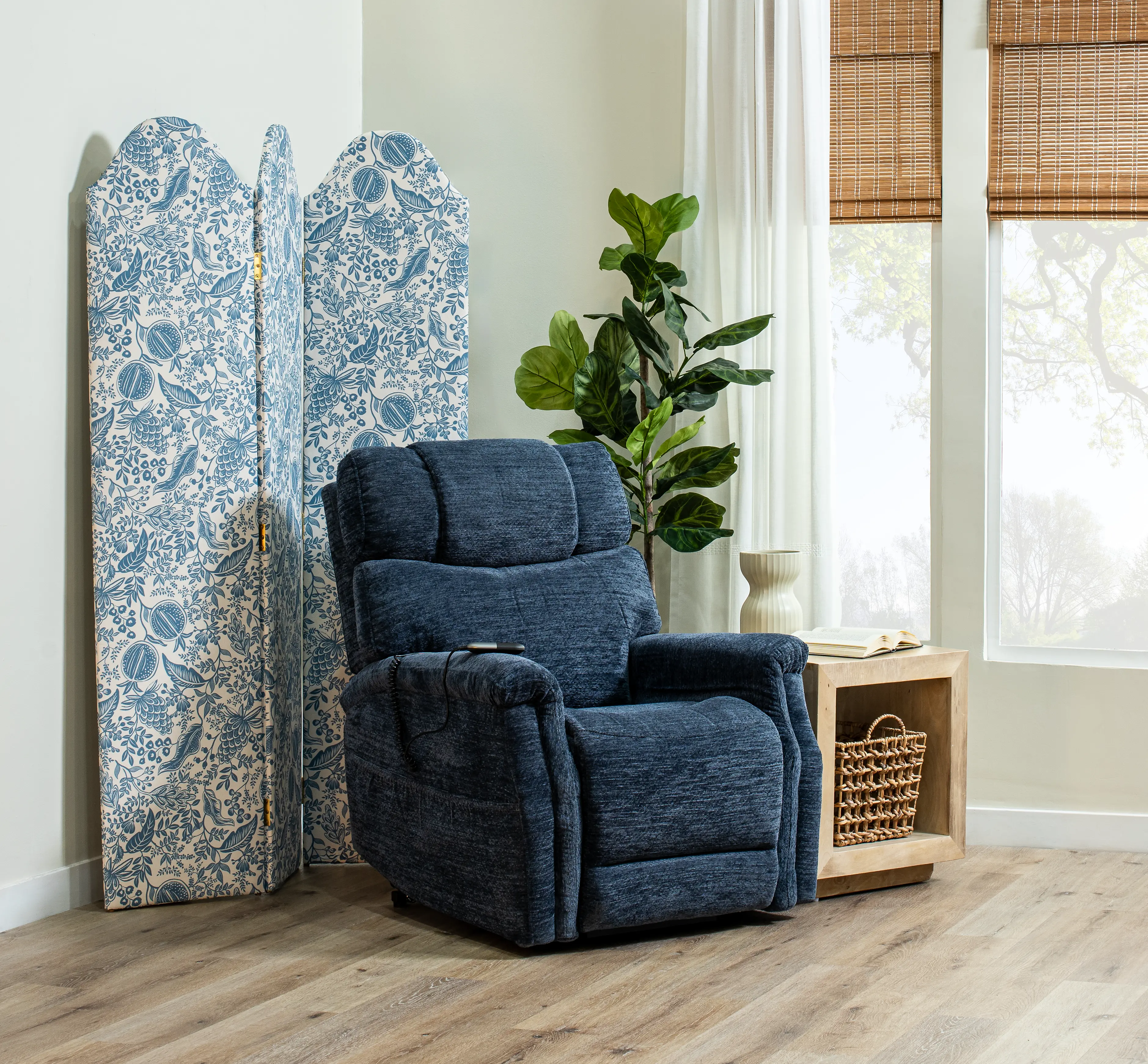 10-U780/C196786 Hawthorn Navy Blue Power Rocker Recliner-2