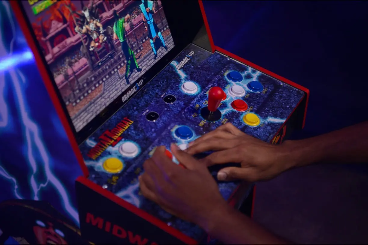 195570019733 Arcade1Up Mortal Kombat II Deluxe Arcade Game-7