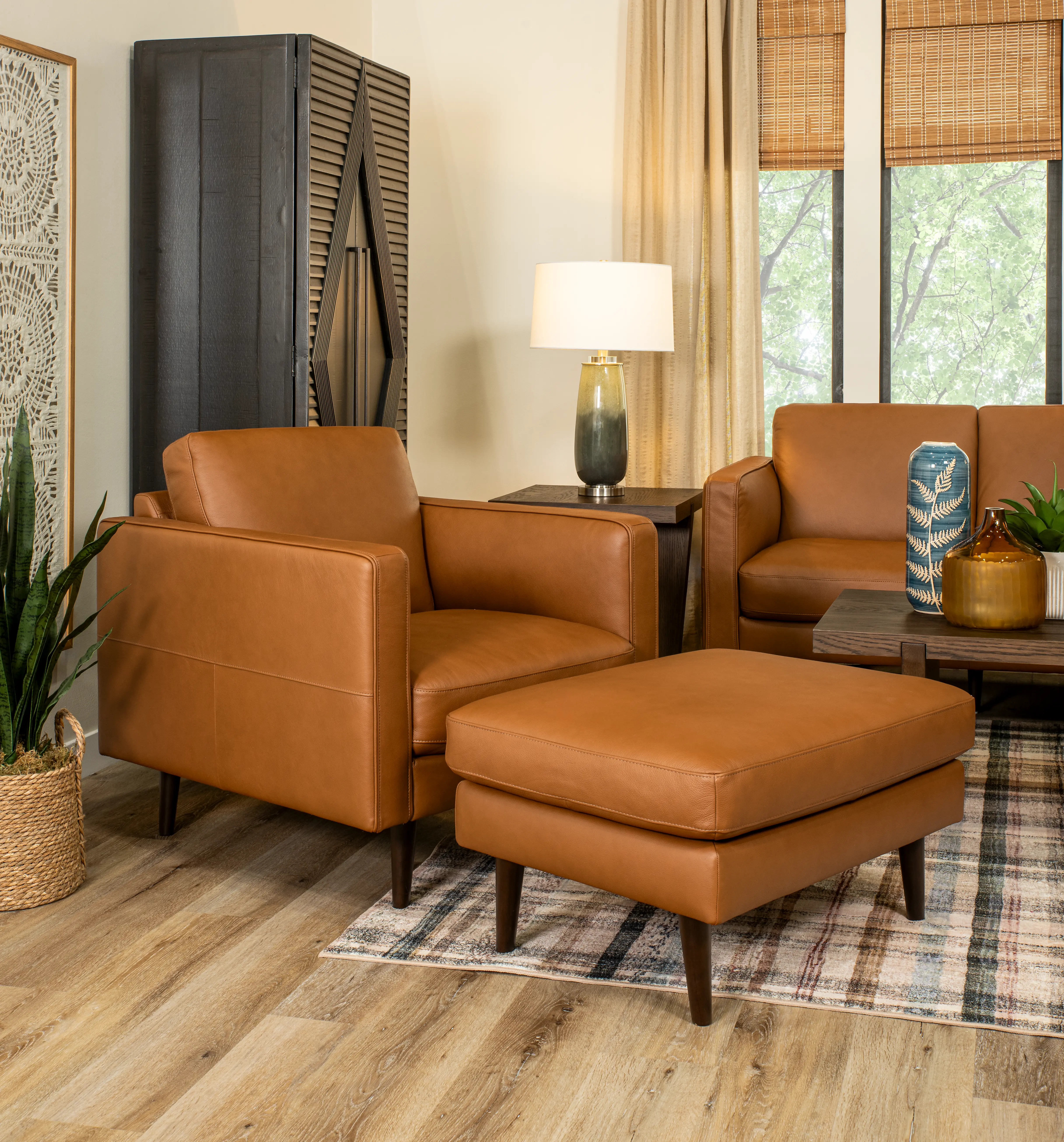 C092-010/AOD7 Destrezza Brown Leather Ottoman-2