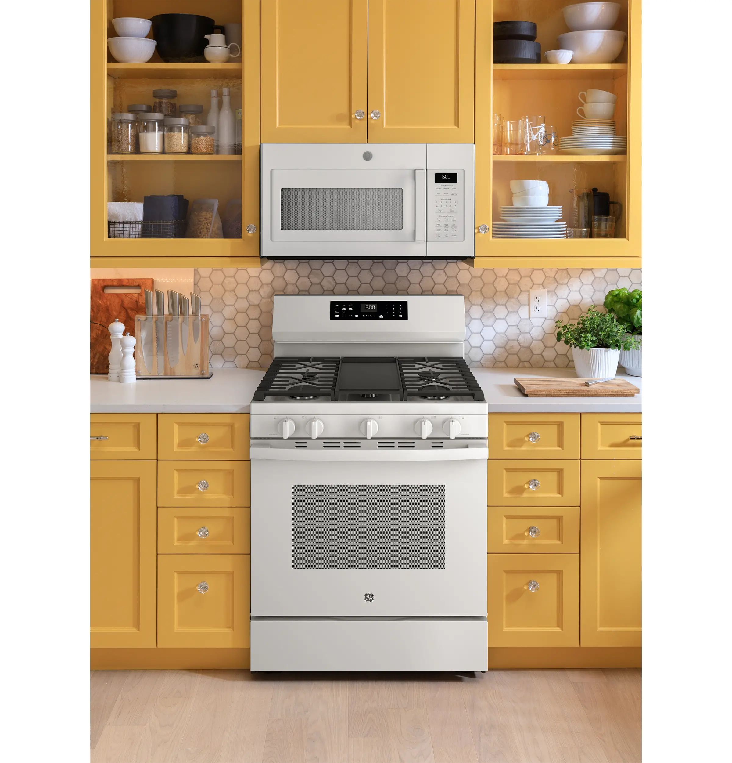 GGF600AVWW GE 5.3 Cu Ft Single Oven Convection Gas Range - White-3
