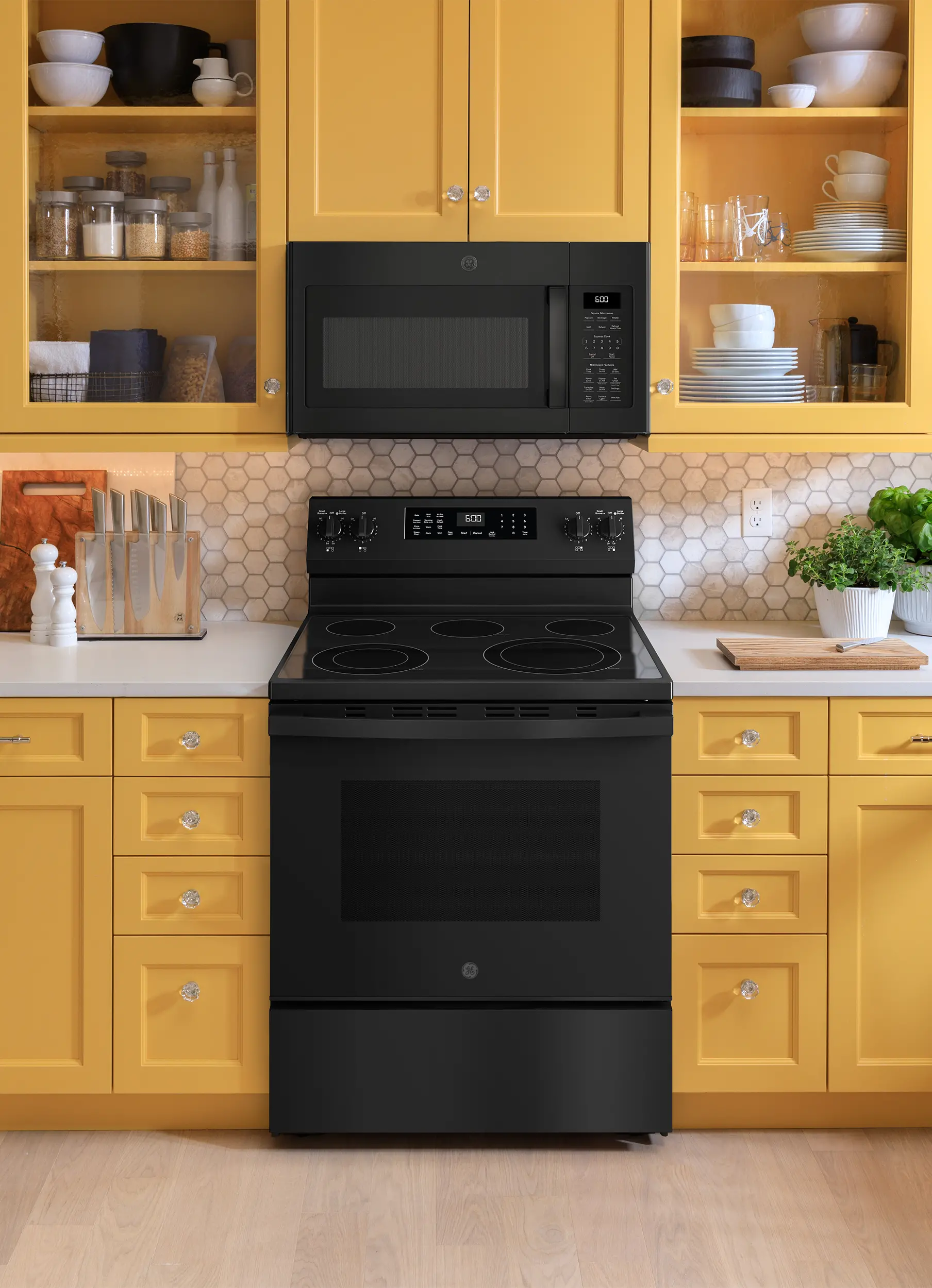 GRF600AVBB GE 5.3 Cu Ft Single Oven Range with Air Fry - Black-2