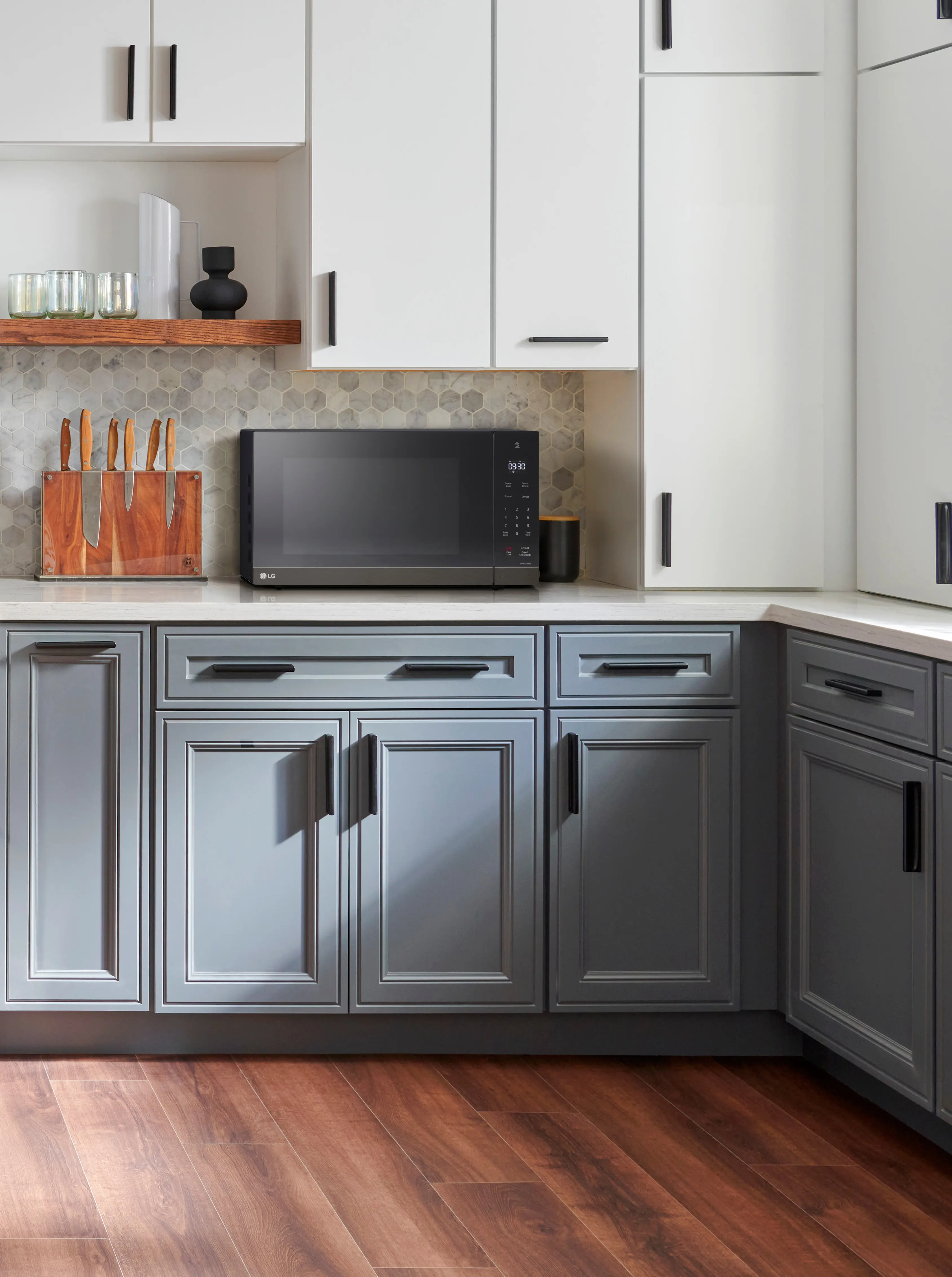 MSER2090D LG 2.0 Cu Ft Countertop Microwave with Smart Inverter and EasyClean® Interior- Black Stainless Steel-3