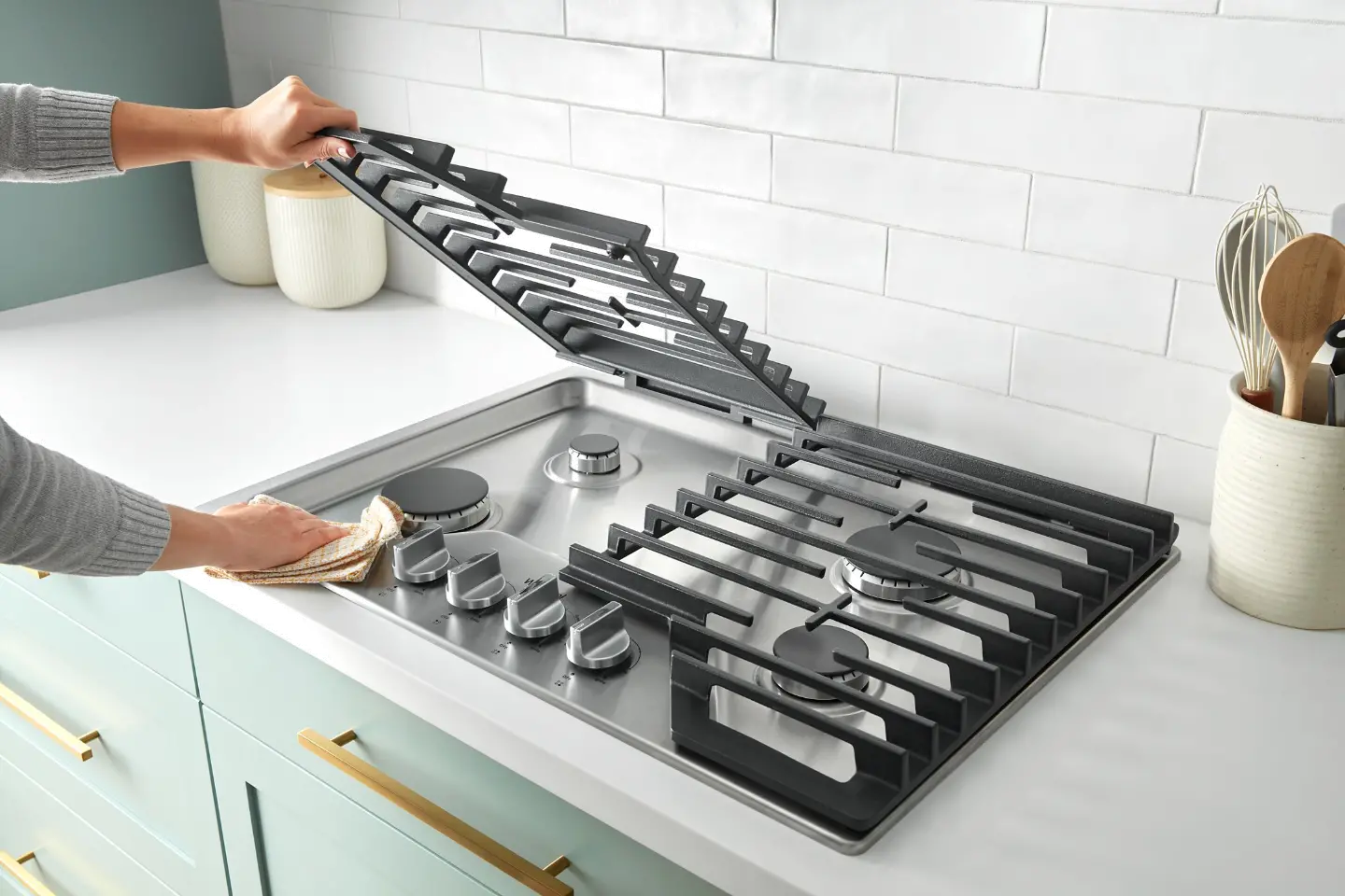 WCGK7536PS Whirlpool 36  Gas Cooktop with 2-in-1 Hinged Grate to Griddle - Stainless Steel-8