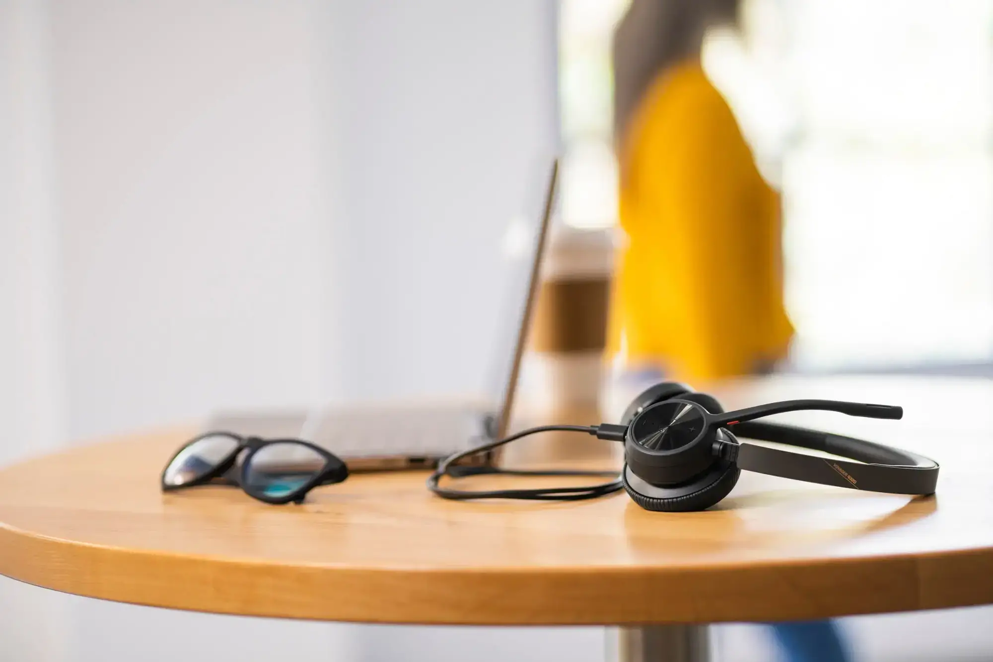 NAE-HP-7Y211AA HP Poly Voyager 4320-M Wireless Headset + USB-A to USB-C Cable + BT700 dongle-7