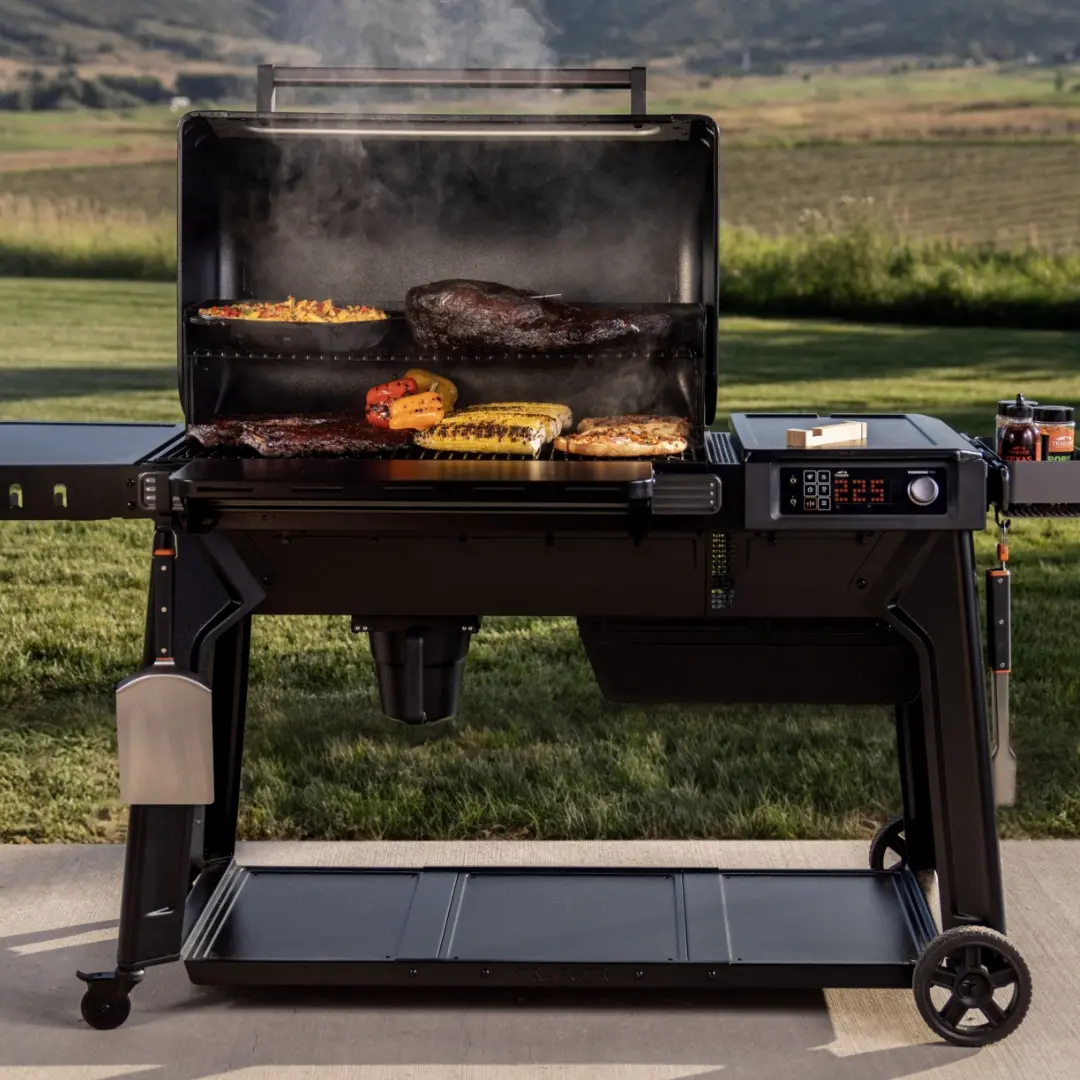TFB97JLH Traeger Woodridge Pro Wood Pellet Grill-3