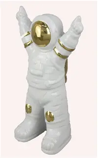 10  Astronaut Table Top Decor