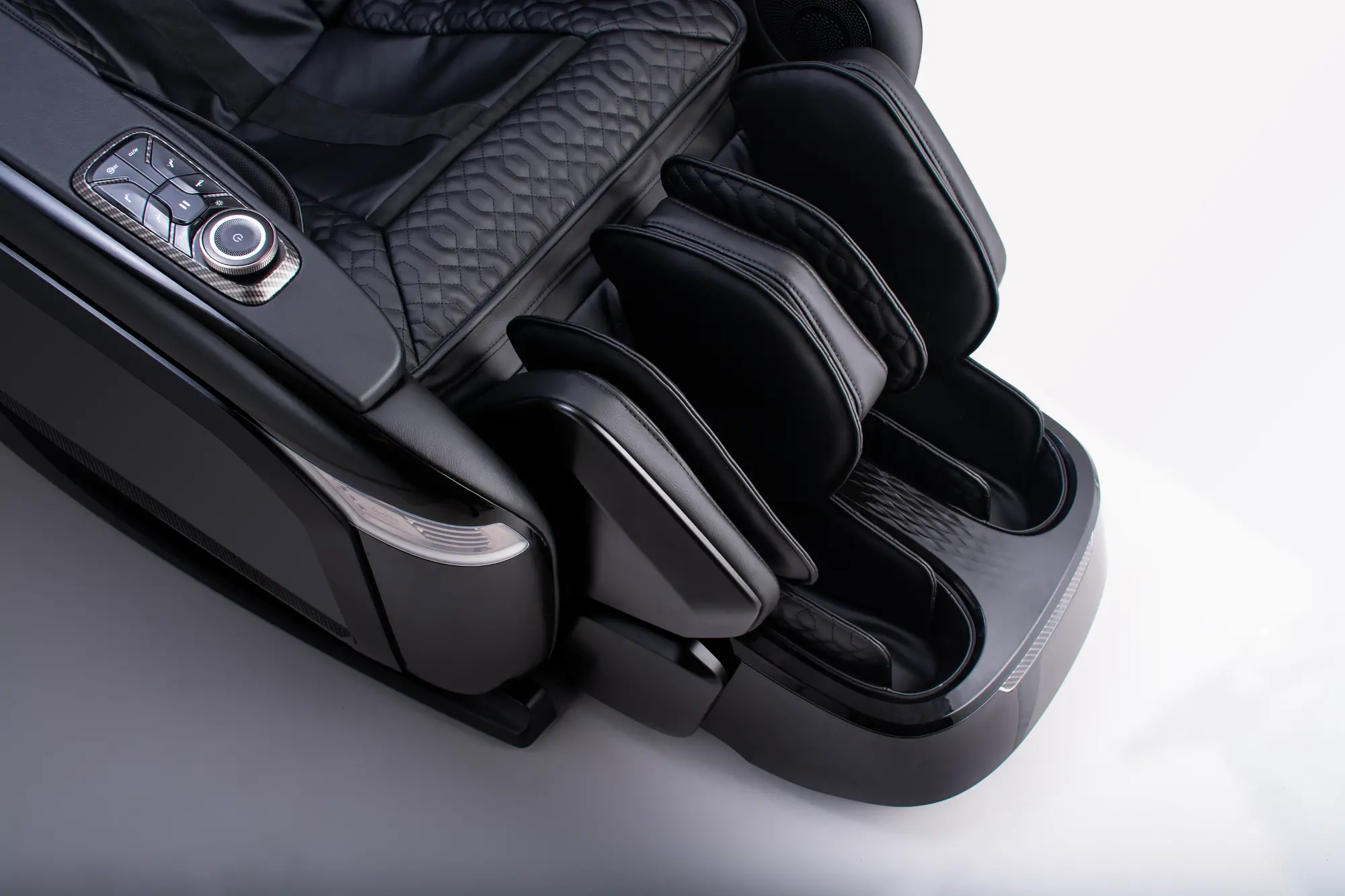 Cozzia Quantum CZ-800 Black Massage Chair | RC Willey