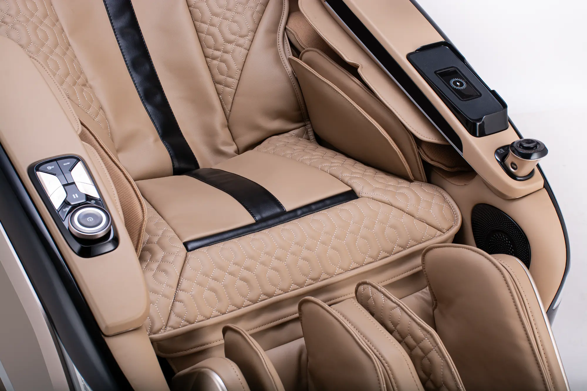 Cozzia Quantum CZ-800Champagne & Black Massage Chair | RC Willey