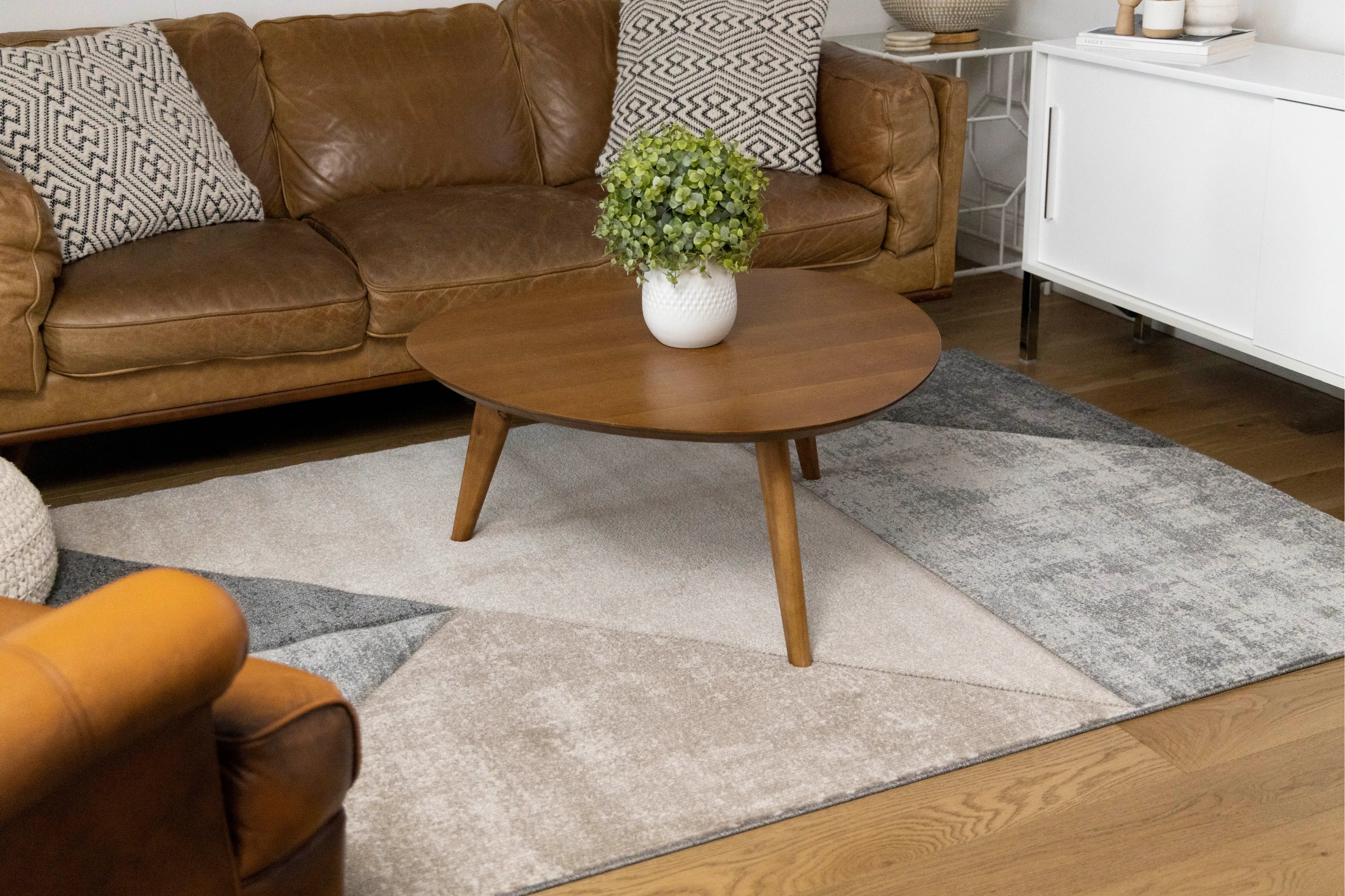 Folio 5 x 8 Neutral Carved Triangular Area Rug-3