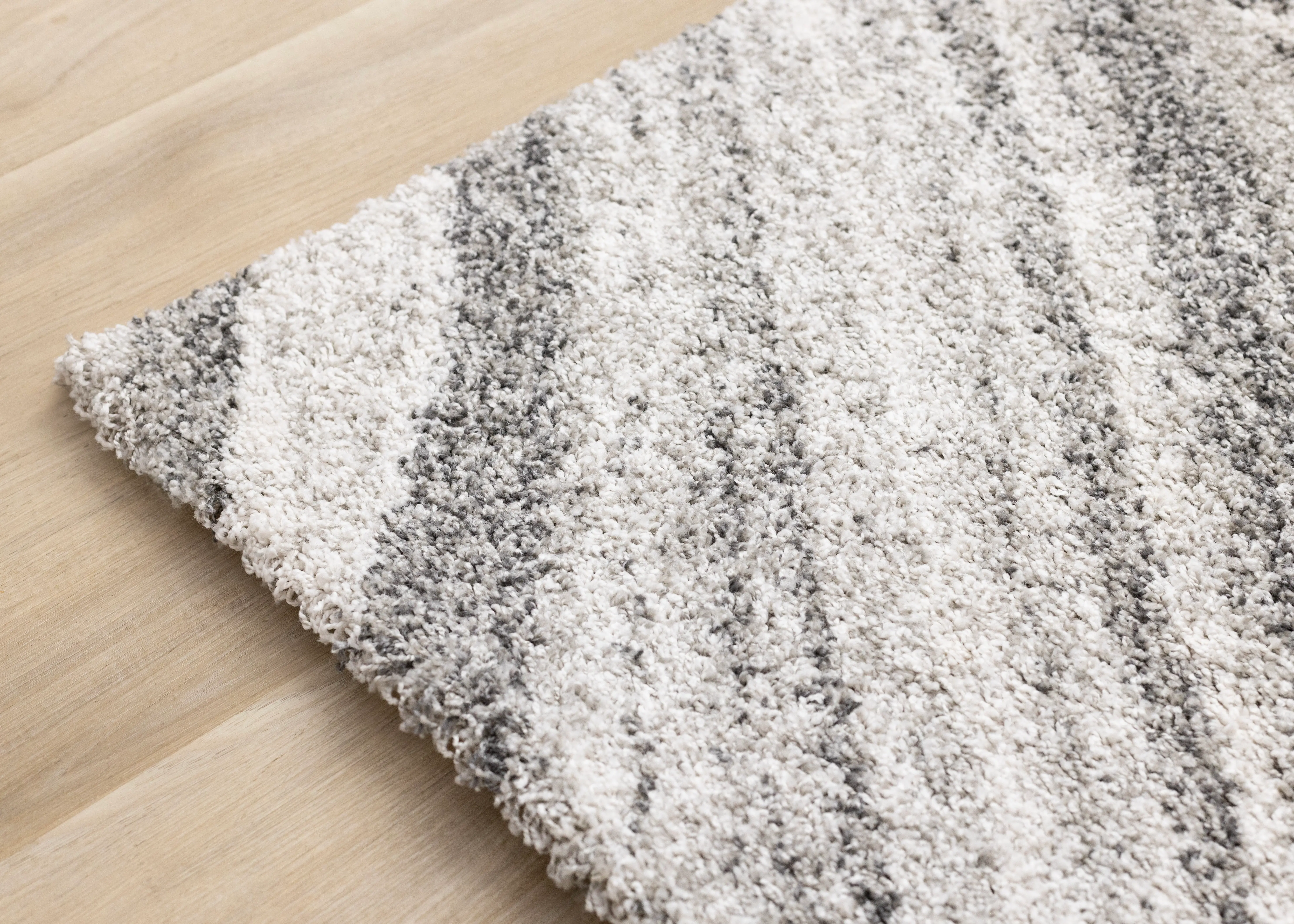 Mora 8 x 11 Gray Shaded Paragon Area Rug-6