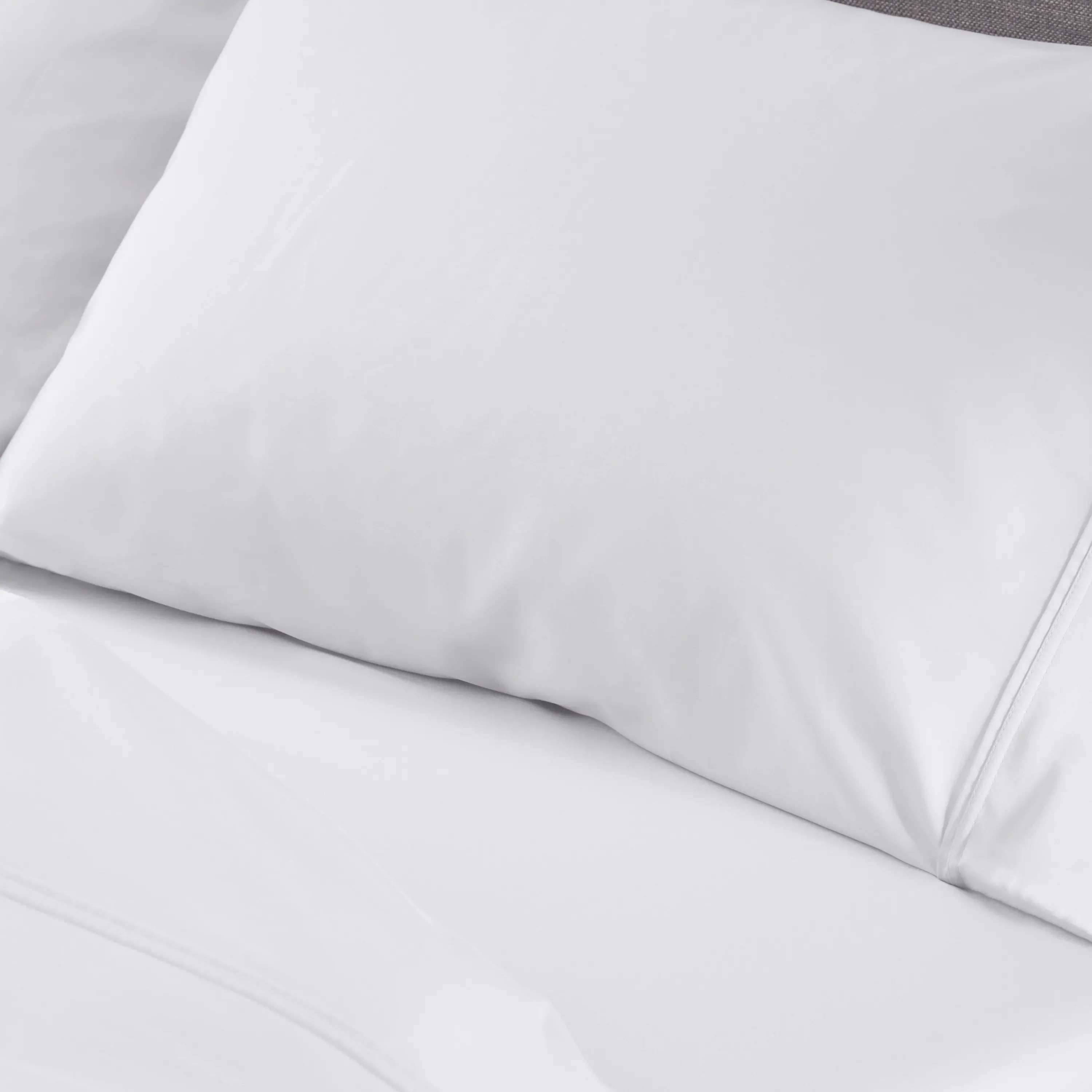 BGS199355 BedGear White Hyper Cotton Split-Head Queen Sheet Set-4