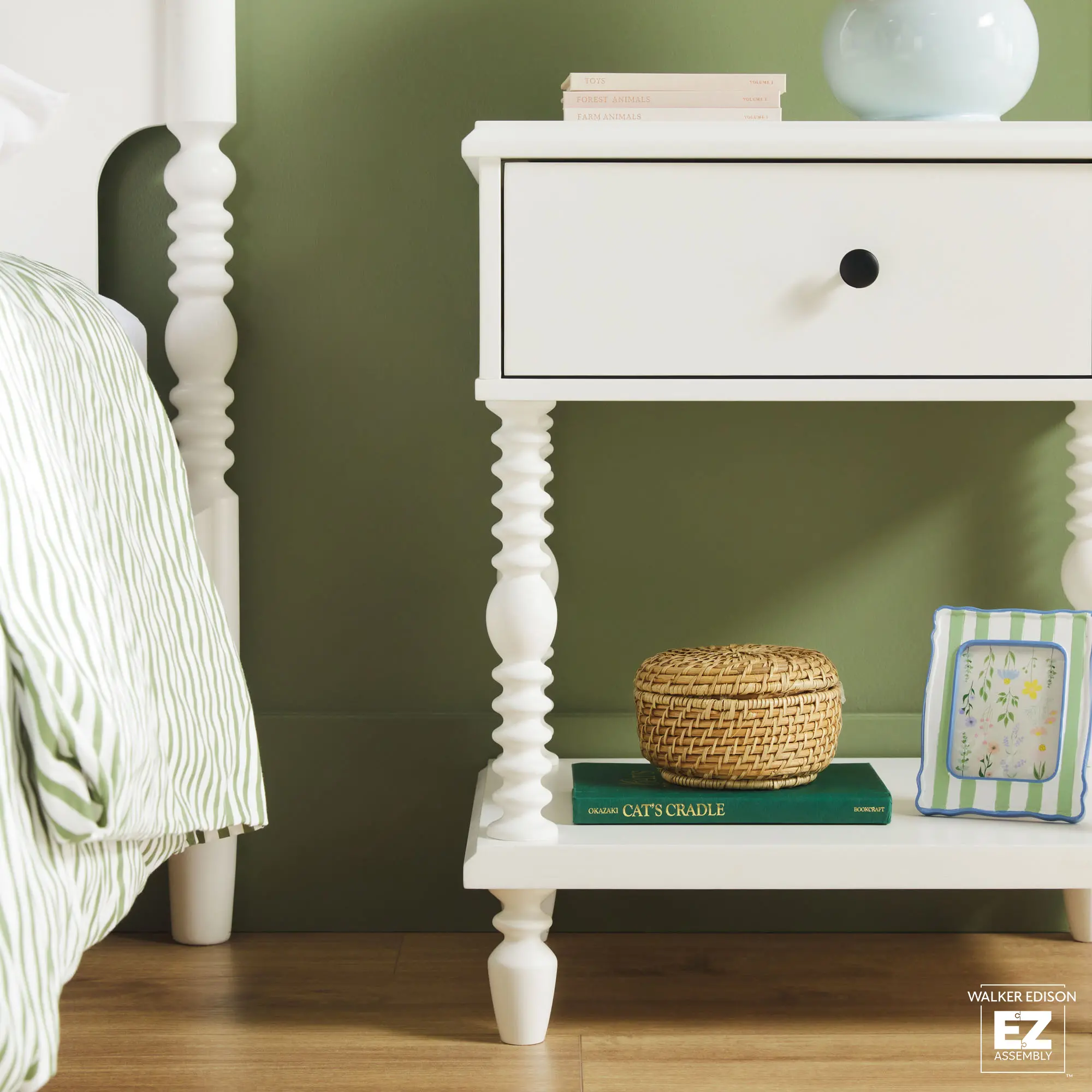 WEVIV011D2WH1 Vivienne White Wood Spindle 1-Drawer Nightstand-5