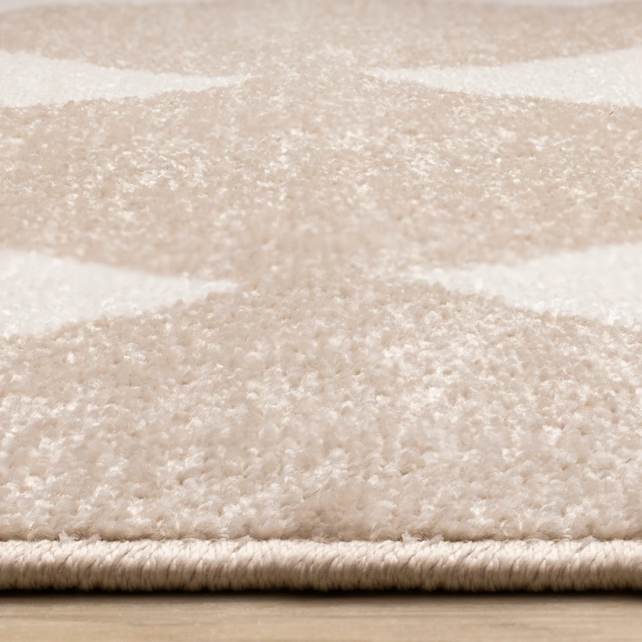 Century 5 x 8 Beige and Cream Diamond Area Rug-6