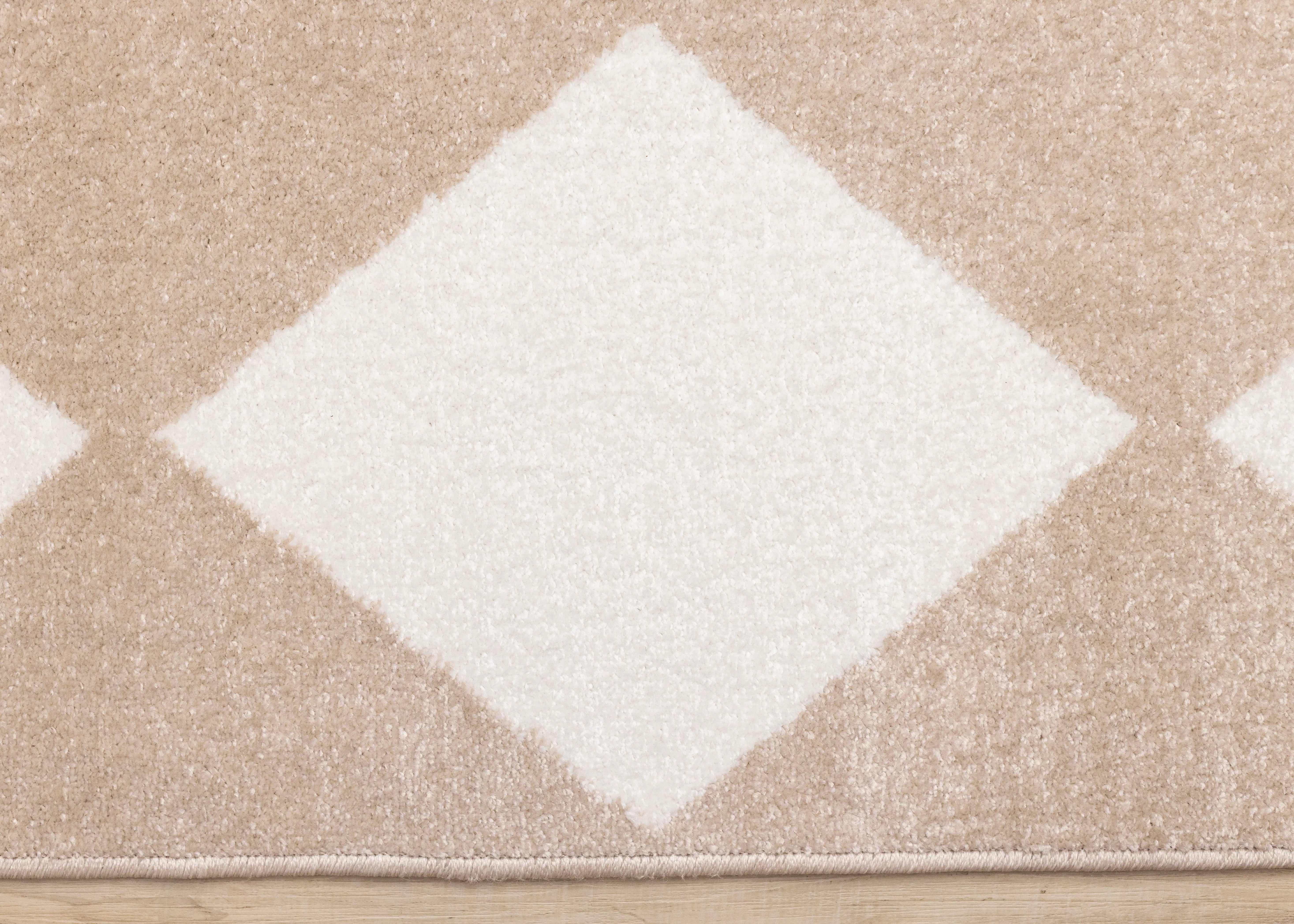 Century 7 x 10 Beige and Cream Diamond Area Rug-5