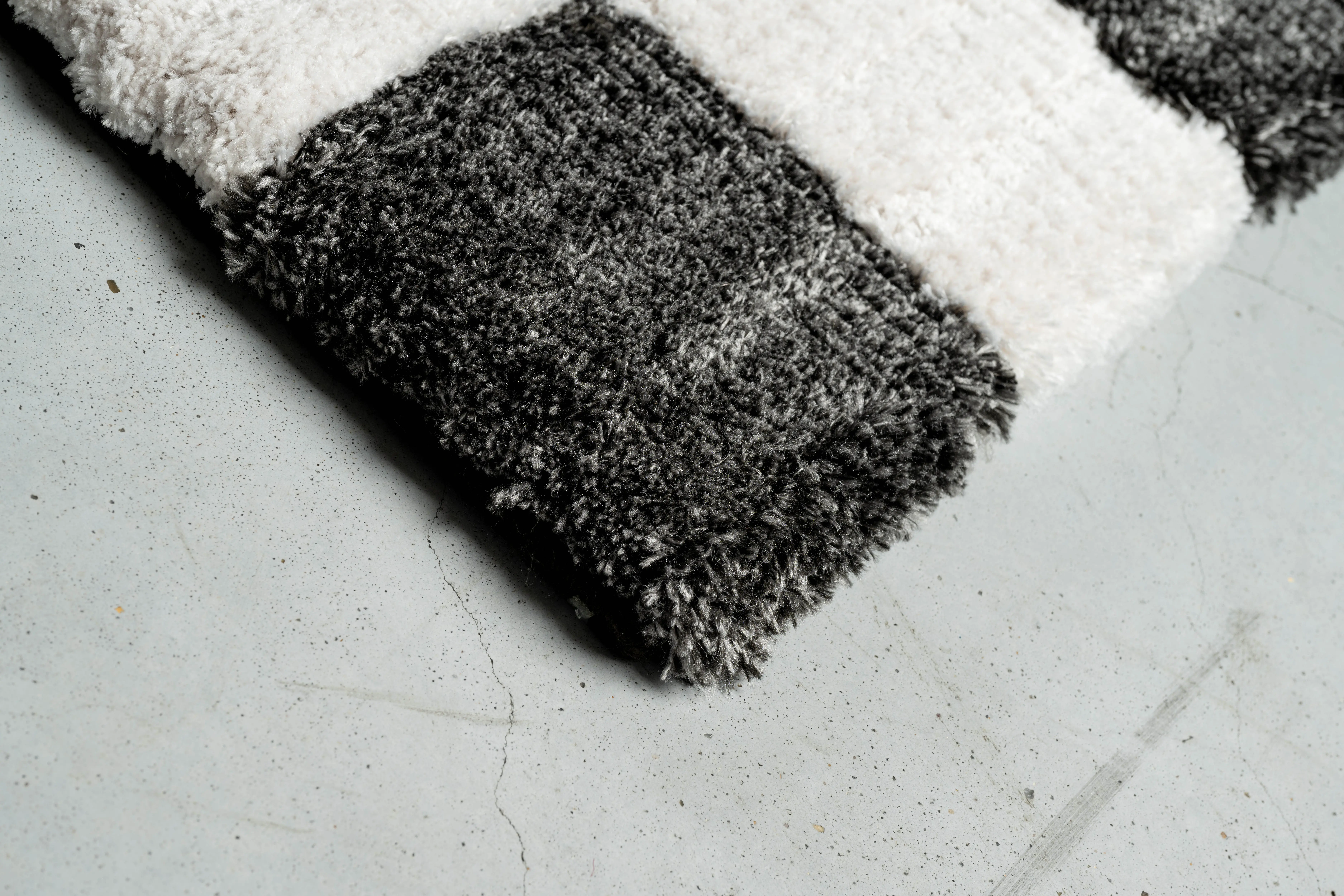 Nube 5 x 8 Checkerboard Black Area Rug-10