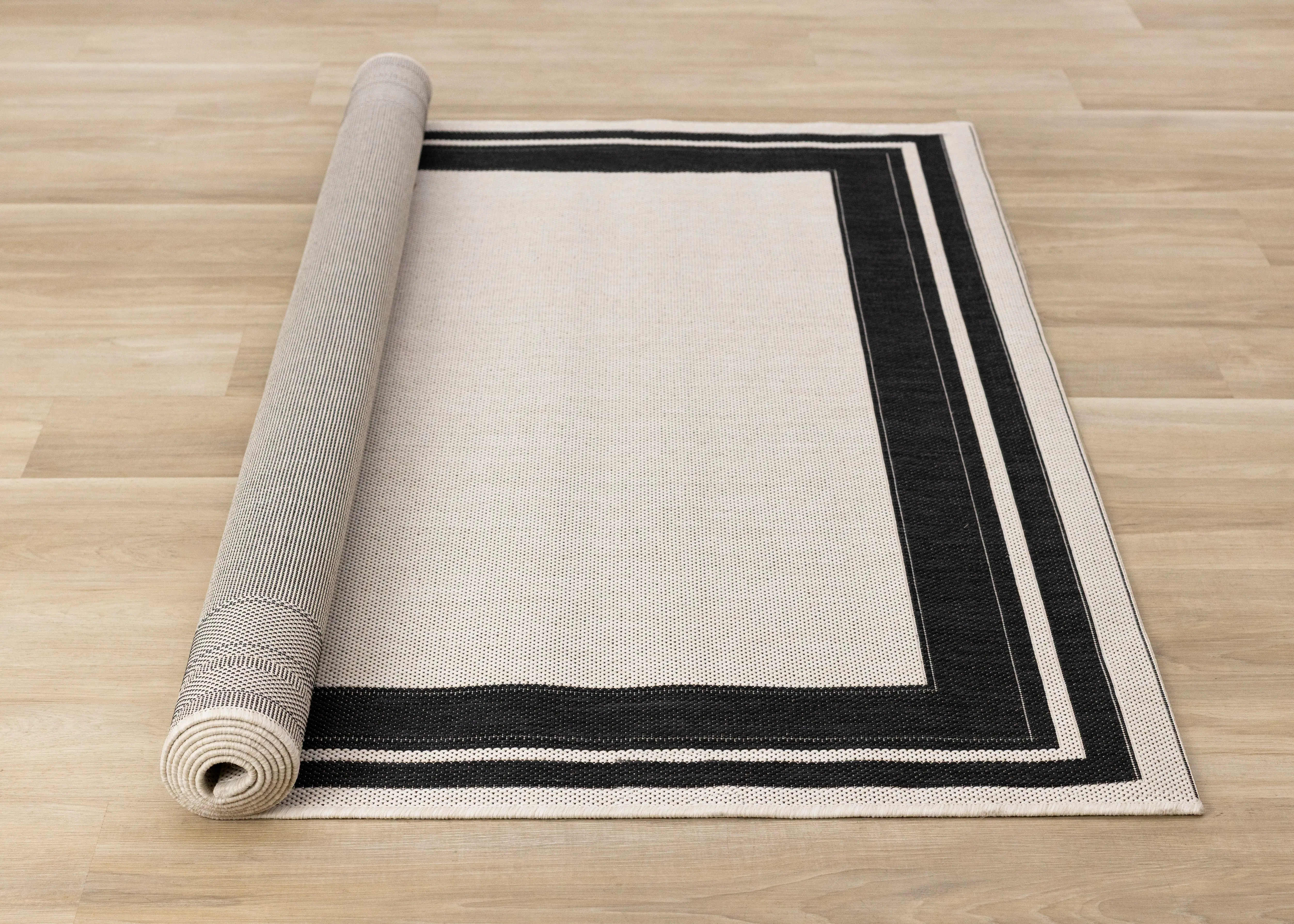 Jasper 5 x 8 White with Black Border Outdoor Area Rug-8