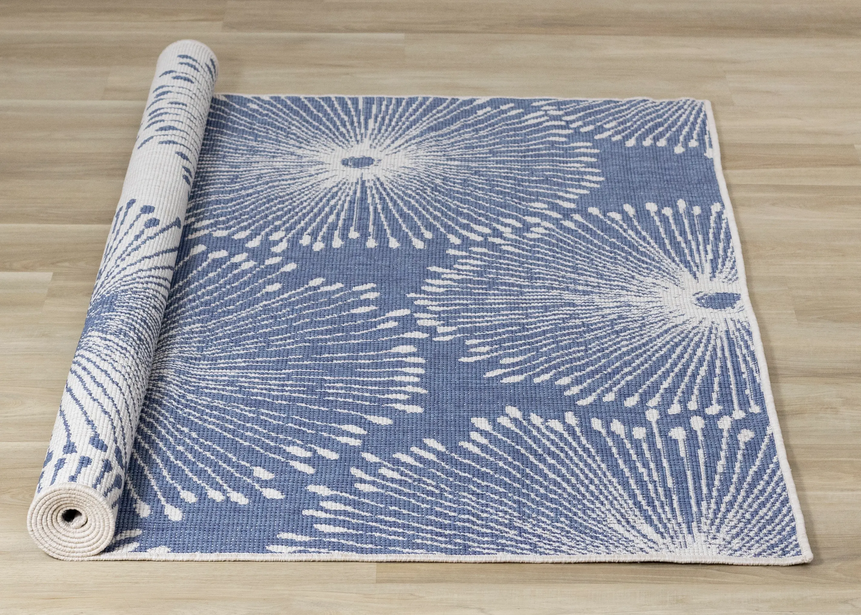 Bristol 5 x 8 Blue and White Dandelion Wish Reversible Indoor-Outdoor Area Rug-7