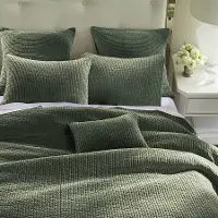 Green Velvet King 3 Piece Quilt Set