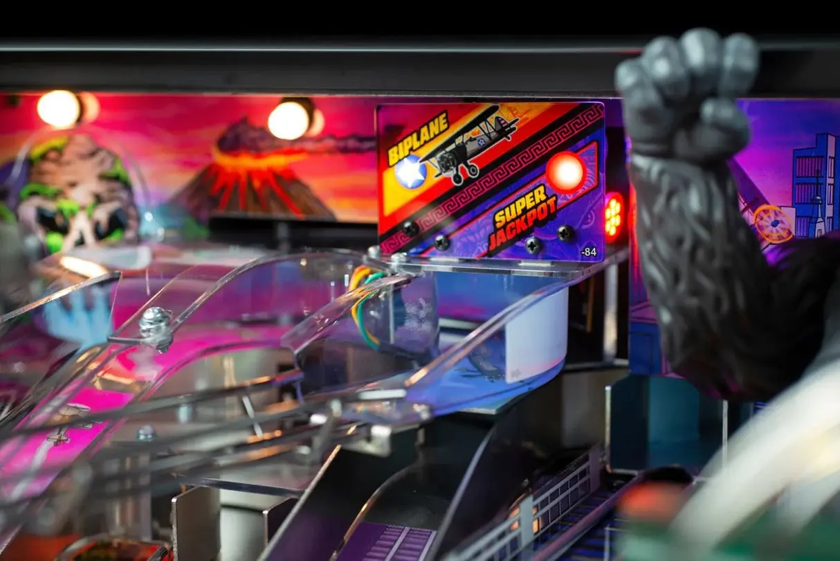 500-55Z7-11 Stern Pinball King Kong: Myth Of Terror Island Premium Pinball Machine-4